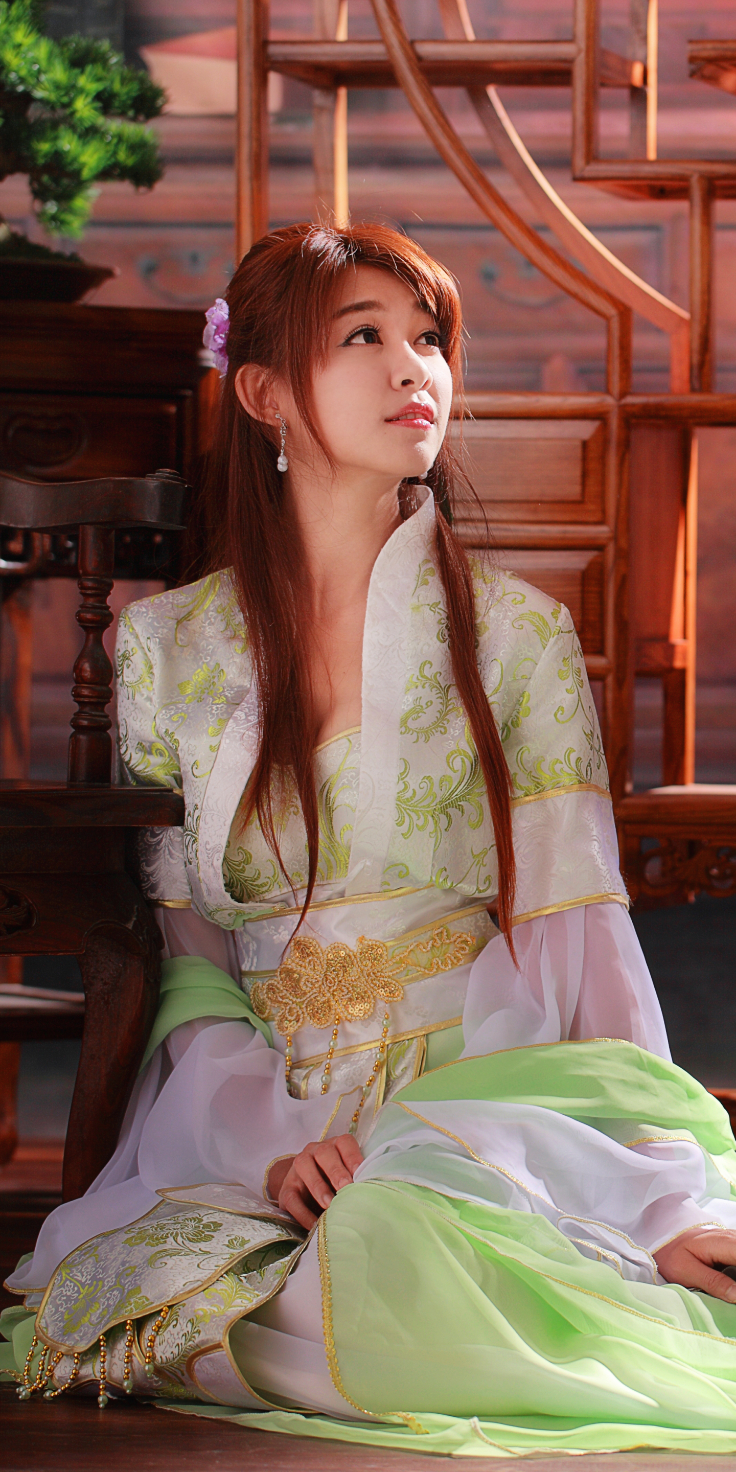 Download mobile wallpaper Vase, Women, Asian, National Dress, Xiǎo Zǐ for free.