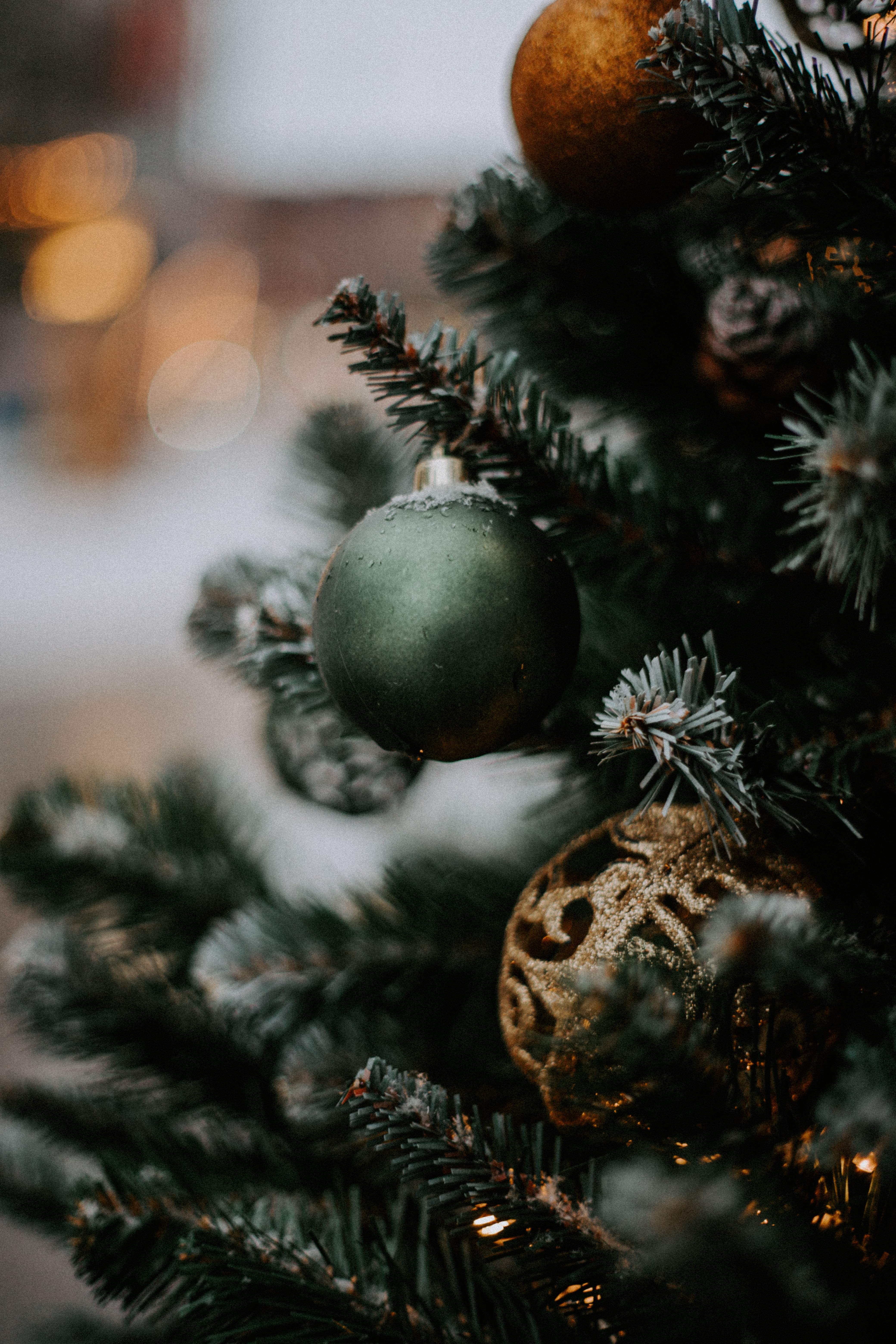 Téléchargez des papiers peints mobile Fêtes, Arbre De Noël, Des Balles, Balles, Décorations, Nouvel An, Sapin De Noël, Noël gratuitement.