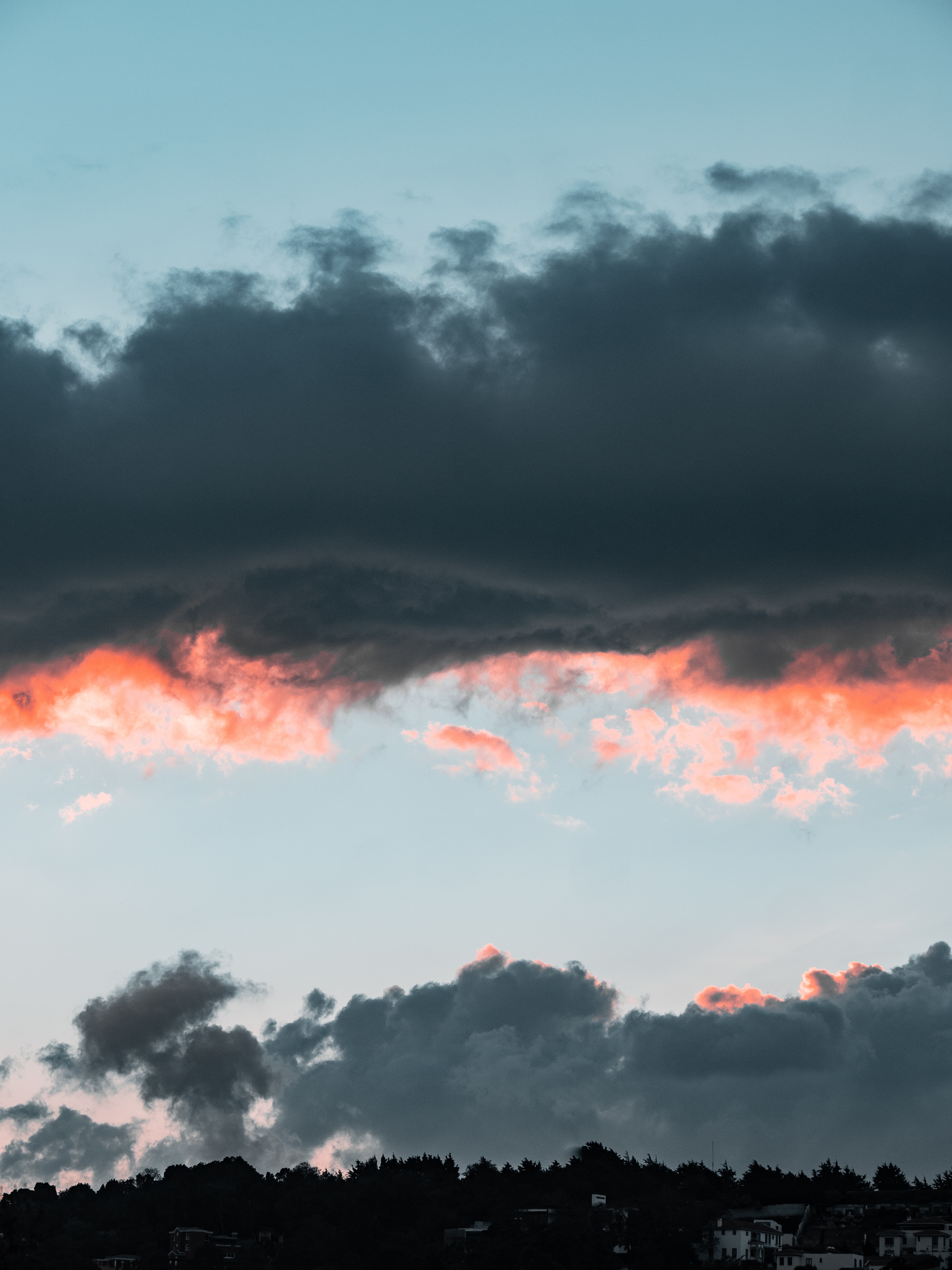 Handy-Wallpaper Sunset, Clouds, Abend, Poröse, Porös, Natur, Sky kostenlos herunterladen.