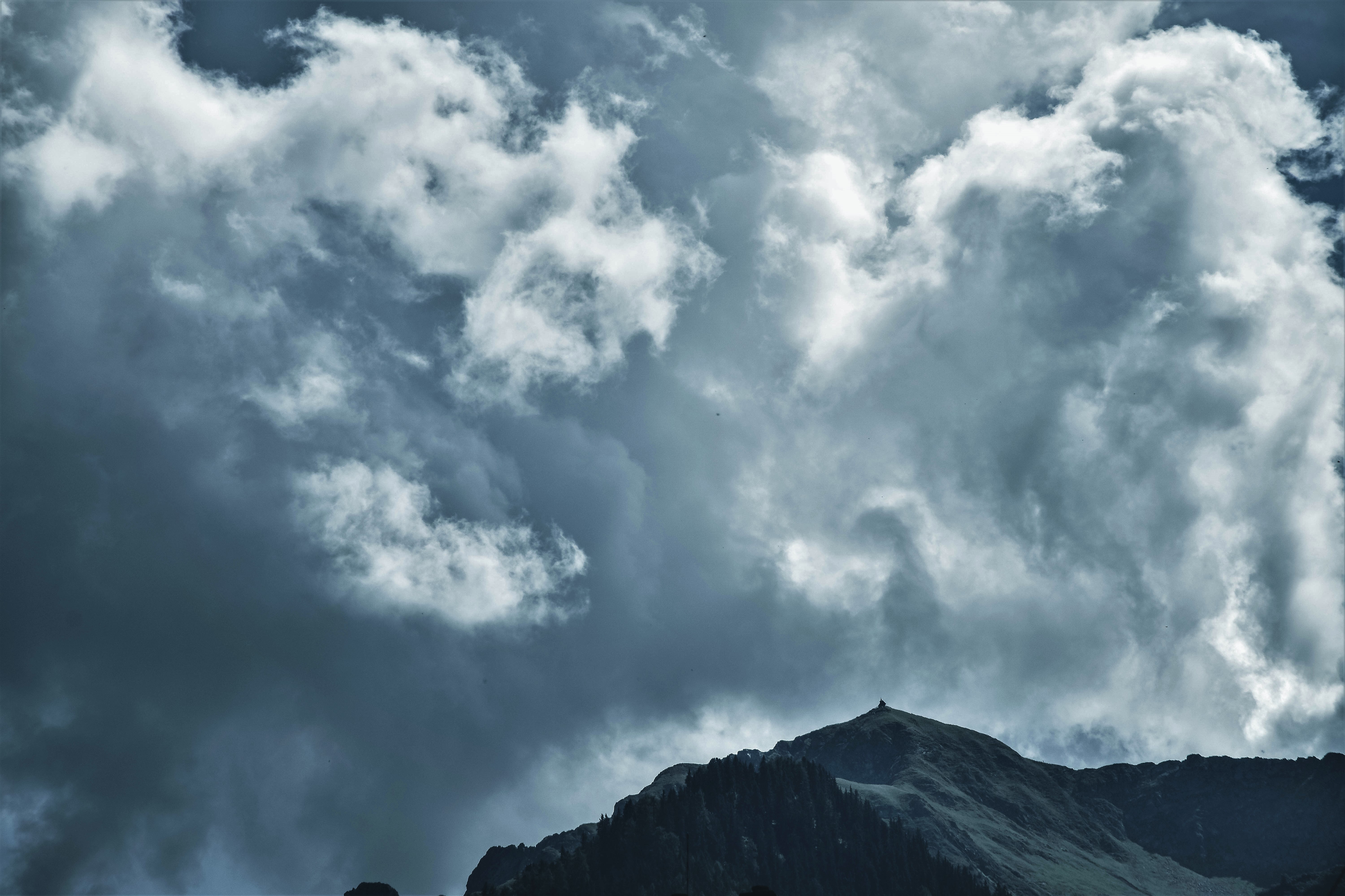 Descarga gratuita de fondo de pantalla para móvil de Naturaleza, Cielo, Montañas, Nubes.