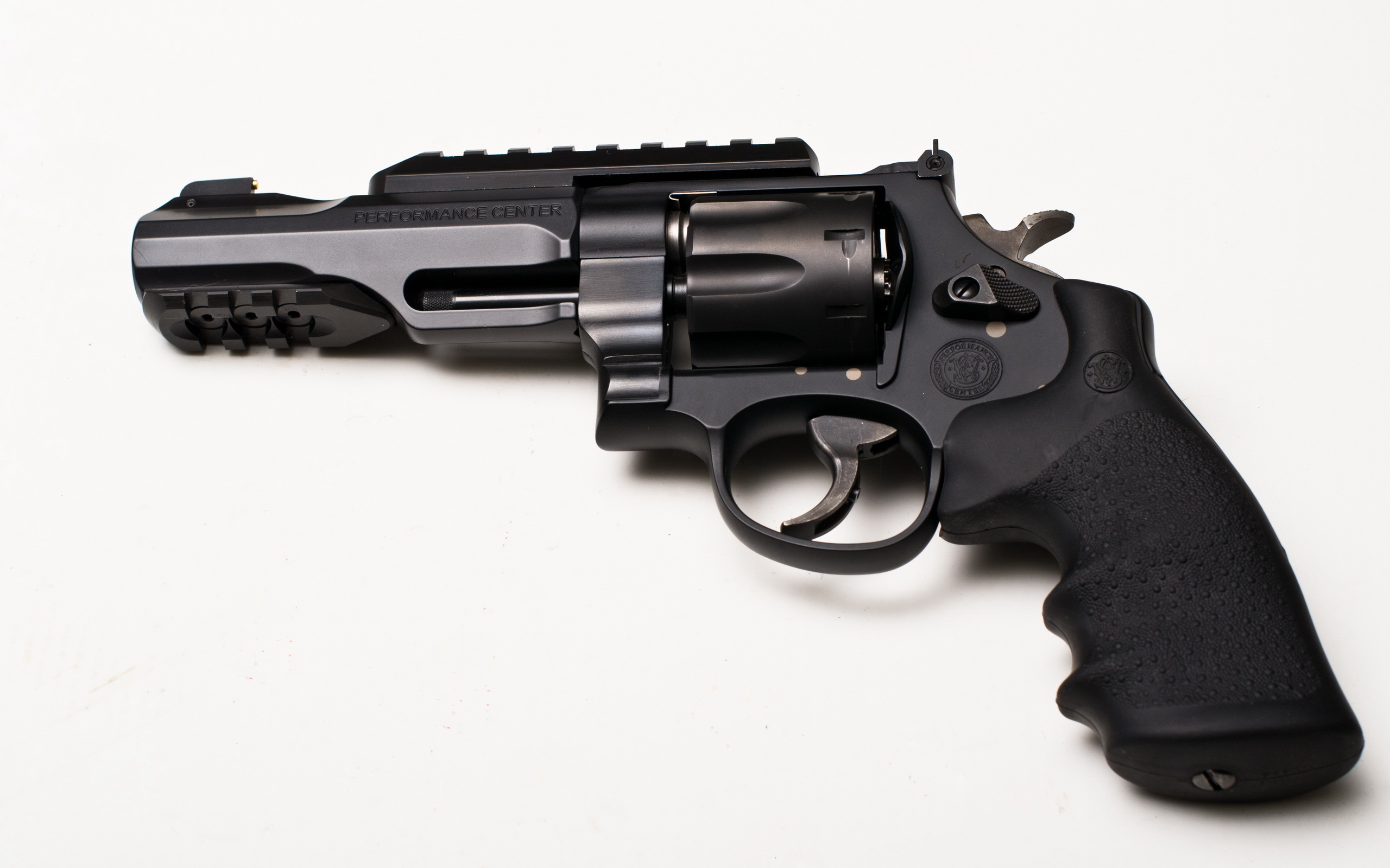 Завантажити шпалери Револьвер Smith & Wesson на телефон безкоштовно