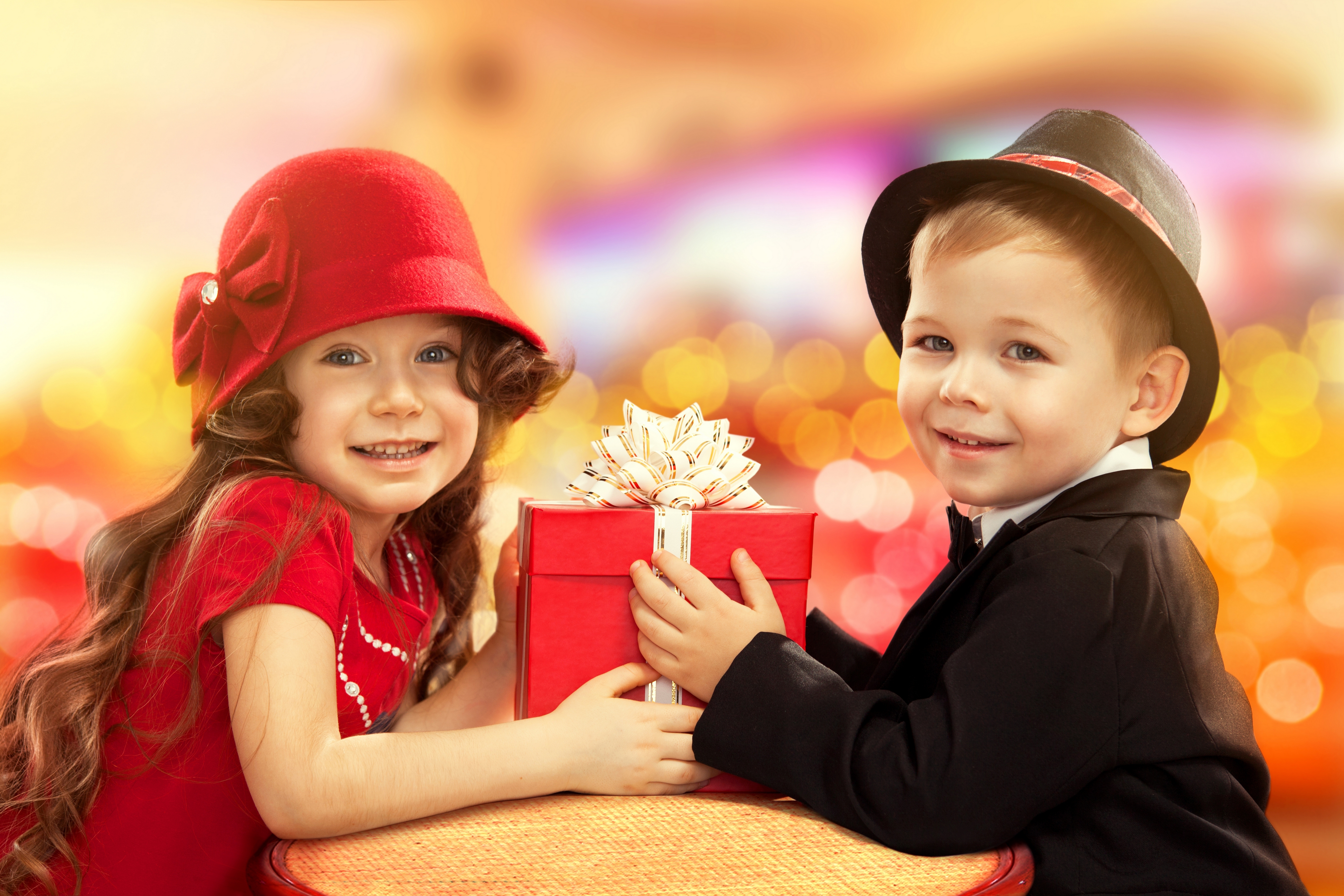 Download mobile wallpaper Holiday, Smile, Gift, Mood, Child, Hat, Photography for free.