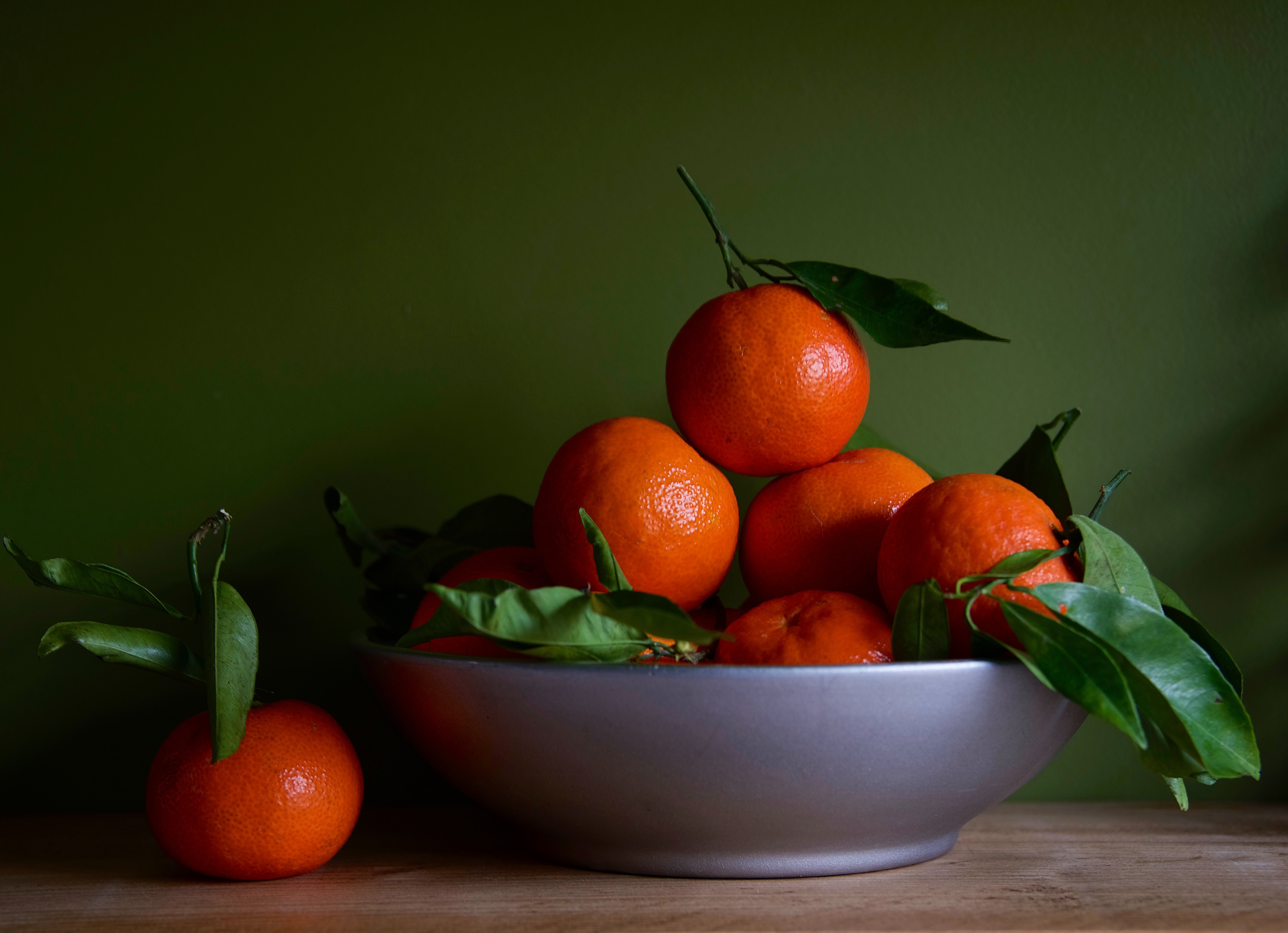 133417 завантажити шпалери фрукти, мандарини, їжа, листя, помаранчевий, оранжевий - заставки і картинки безкоштовно