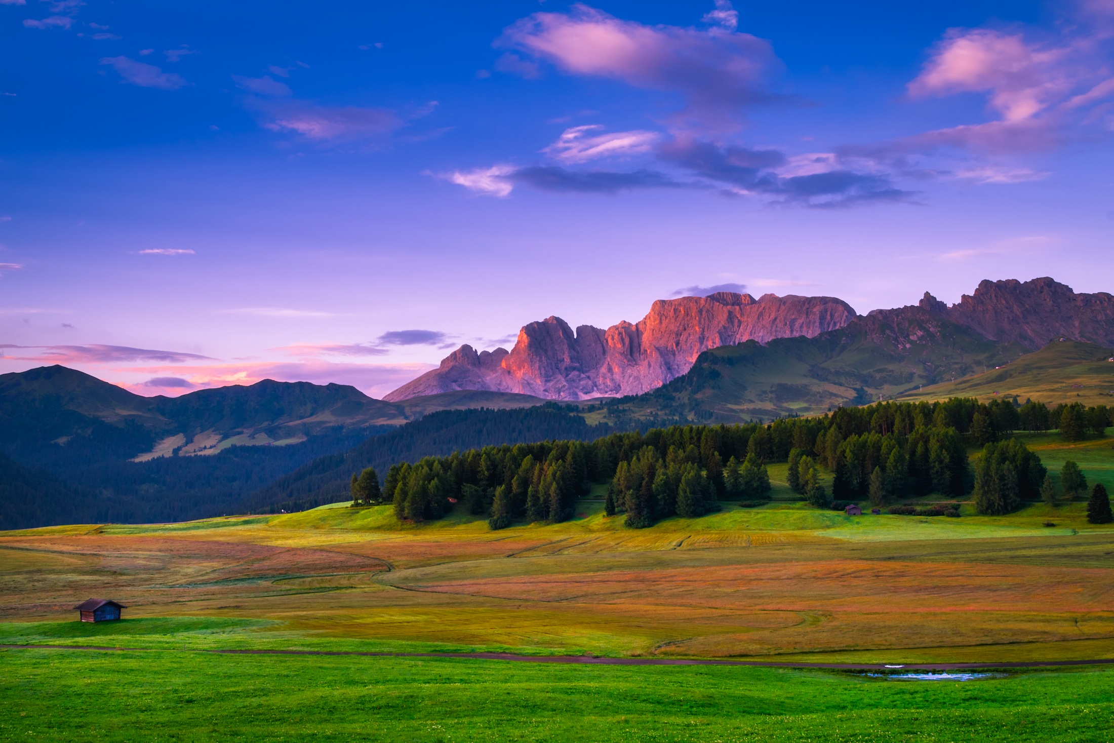 Laden Sie das Landschaft, Natur, Italien, Gebirge, Tal, Hütte, Fotografie, Szene-Bild kostenlos auf Ihren PC-Desktop herunter