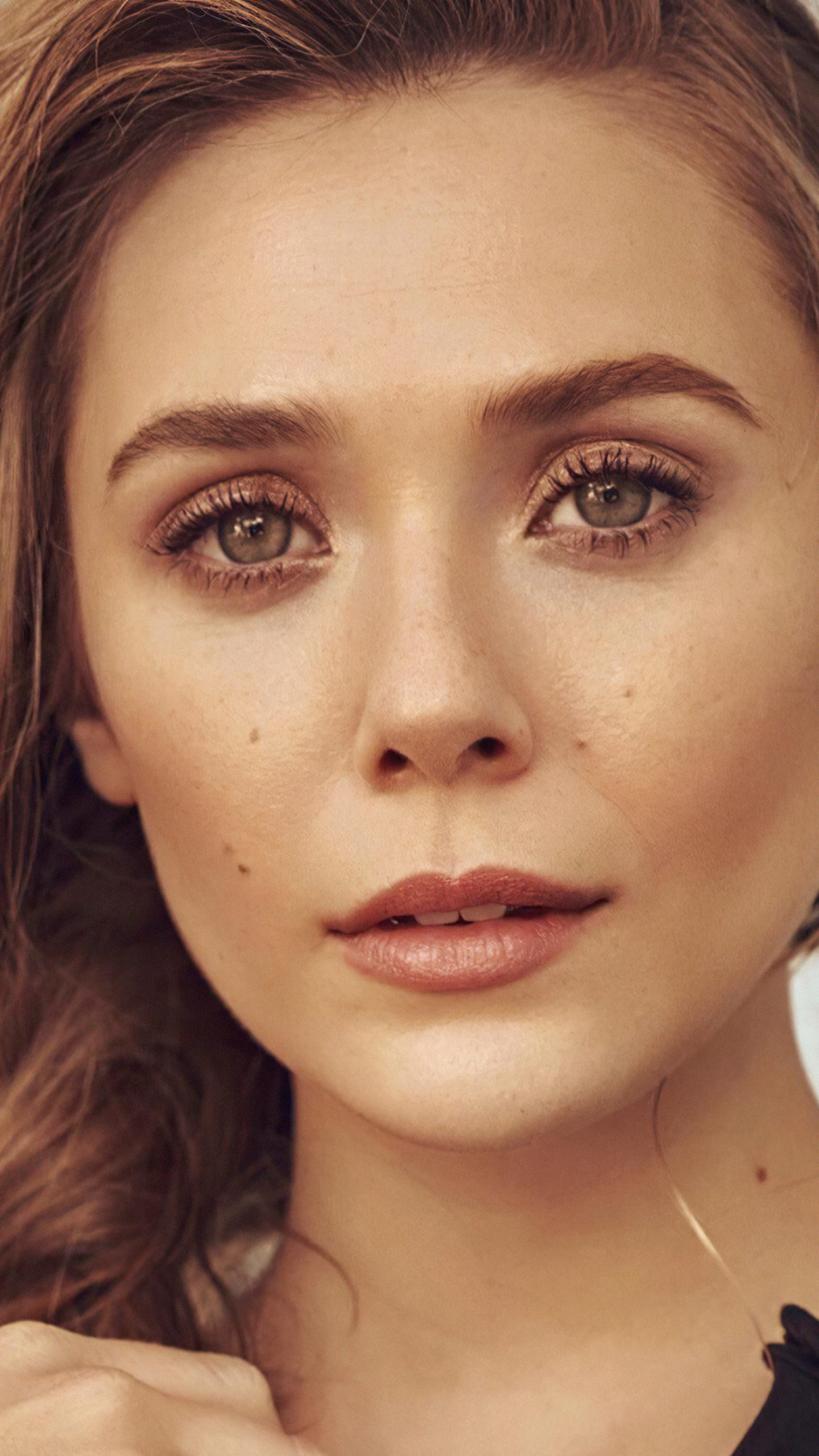 Download mobile wallpaper Blonde, Face, Green Eyes, American, Celebrity, Actress, Elizabeth Olsen for free.