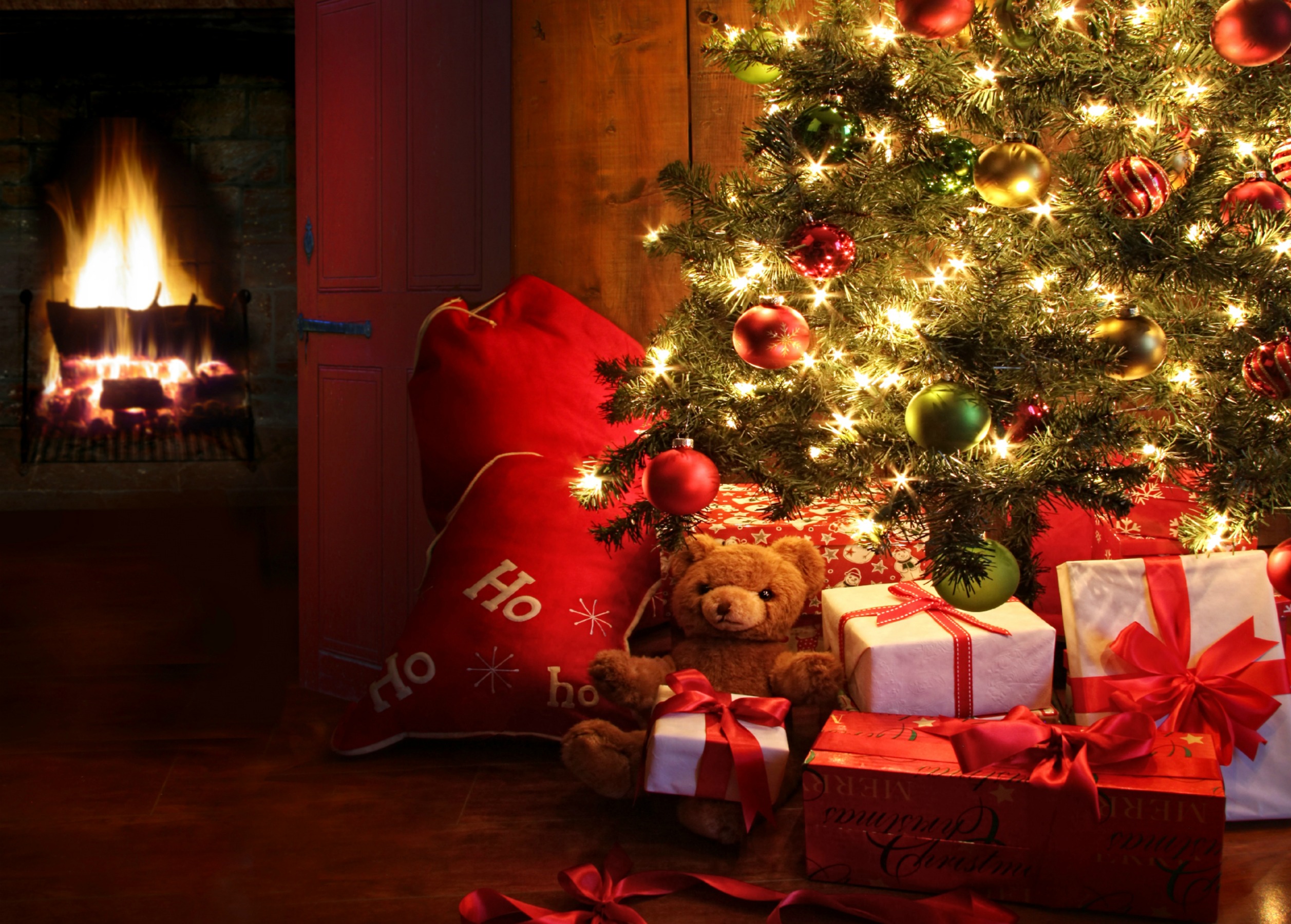 213628 baixar papel de parede feriados, natal, luzes de natal, enfeites de natal, lareira, presente, urso teddy - protetores de tela e imagens gratuitamente