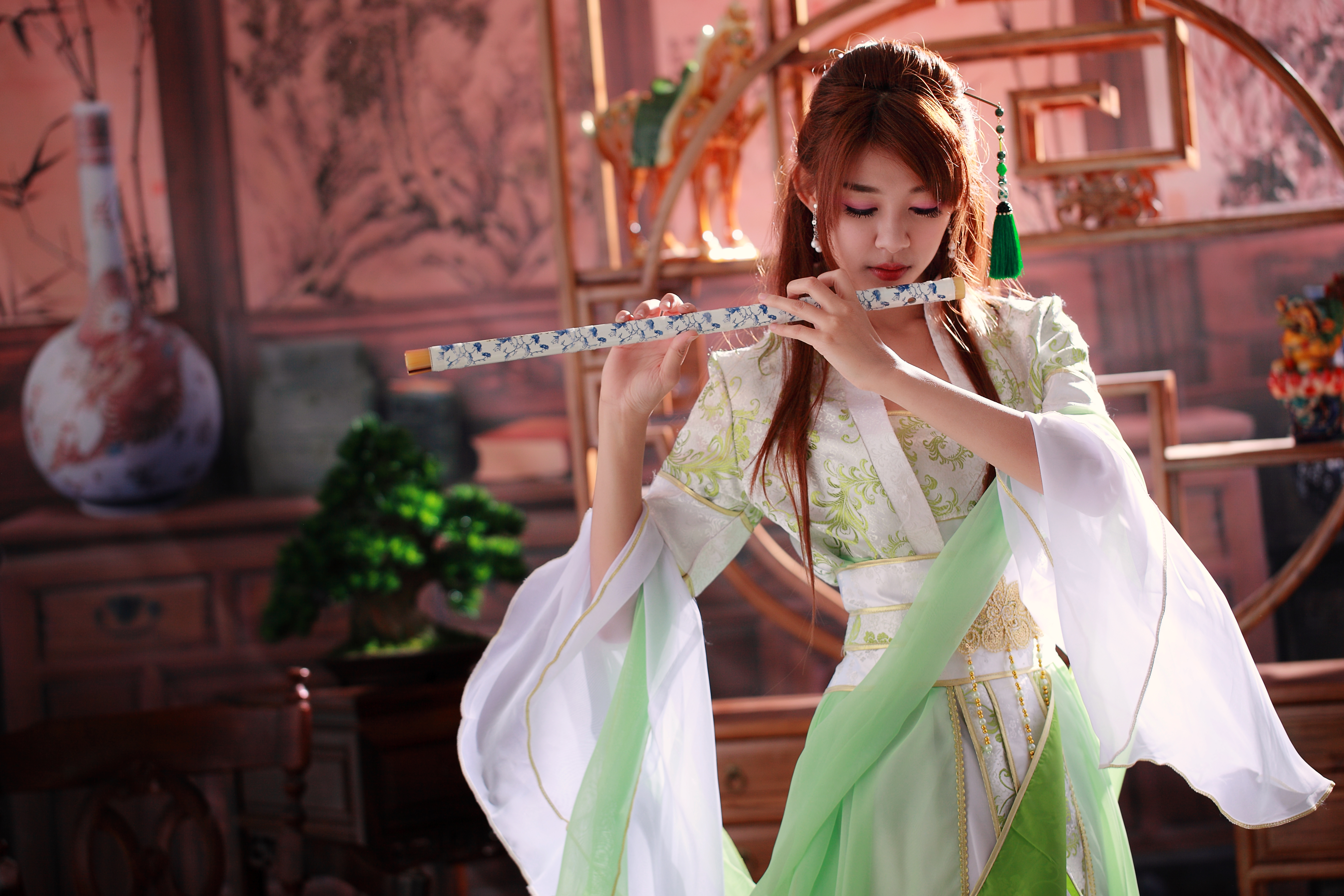 1522624 Hintergrundbild herunterladen frauen, xiǎo zǐ, asiatinnen, flöte, musiker, nationaltracht - Bildschirmschoner und Bilder kostenlos