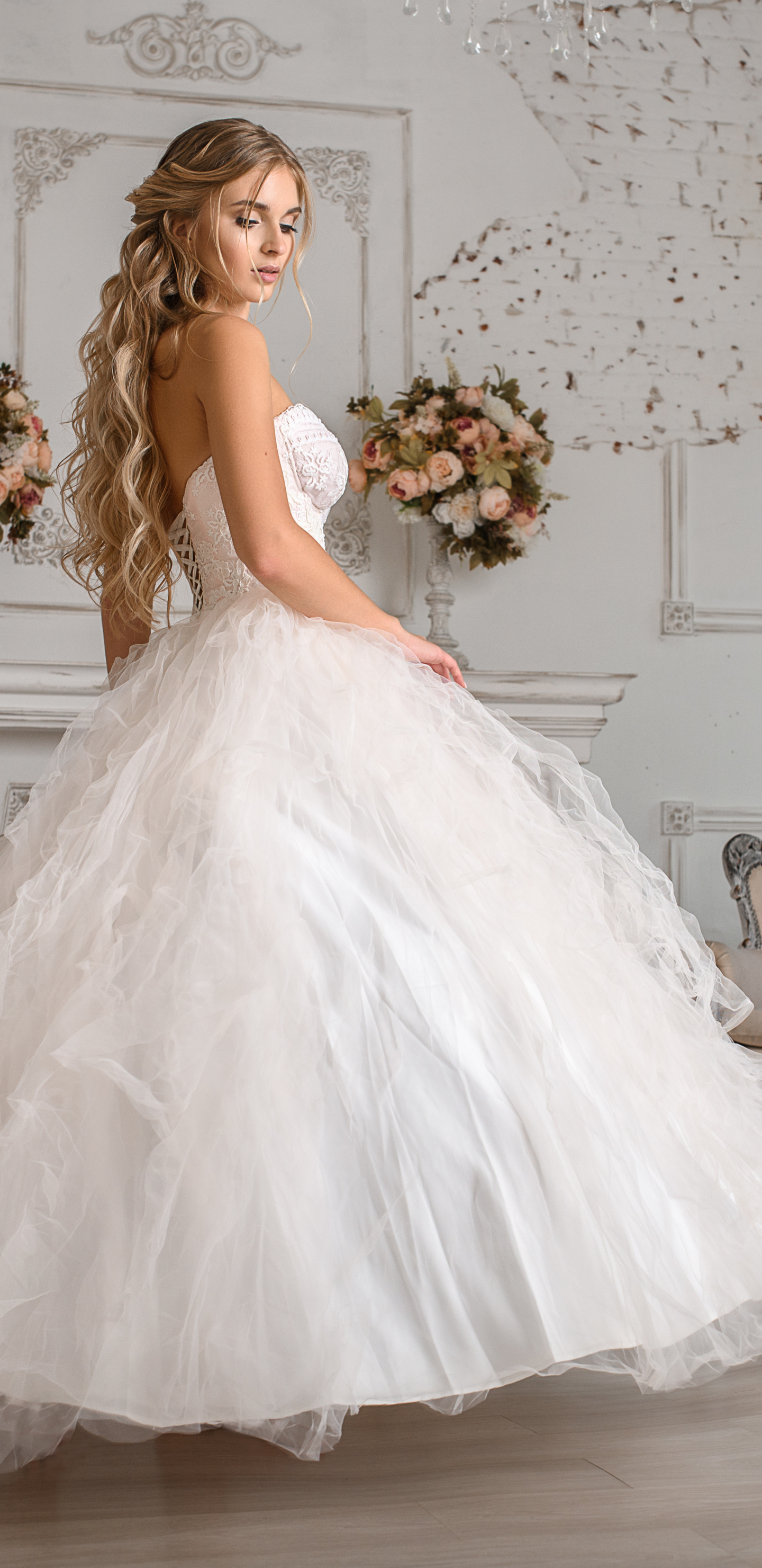 Handy-Wallpaper Braut, Frauen, Hochzeitskleid, Lange Haare, Weißes Kleid kostenlos herunterladen.