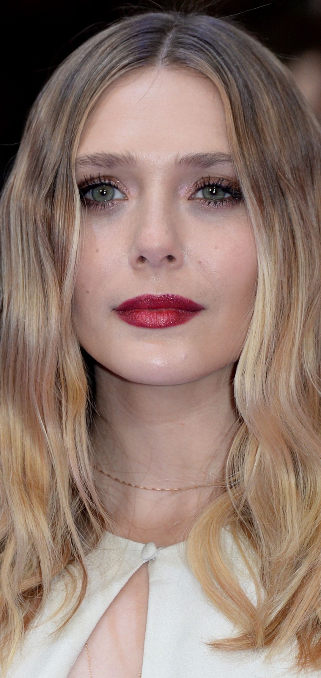 Download mobile wallpaper Blonde, Face, Green Eyes, American, Celebrity, Actress, Lipstick, Elizabeth Olsen for free.