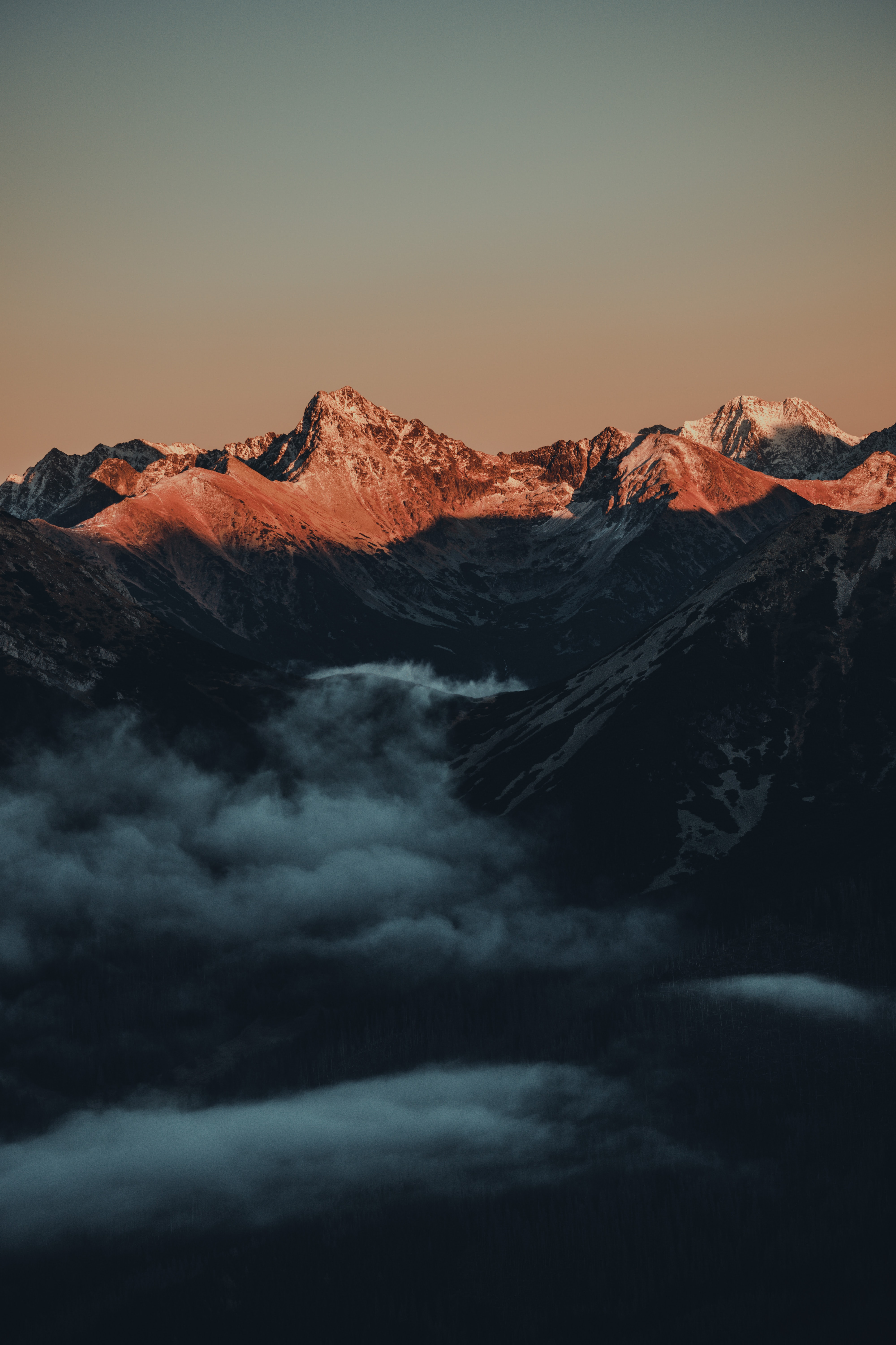PCデスクトップに山脈, 夕暮れ, 薄明, 谷, 自然, 雲, 風景画像を無料でダウンロード