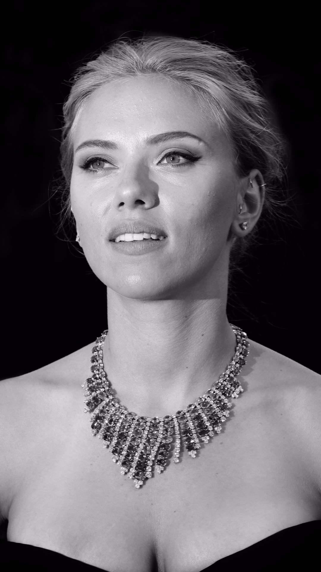 Handy-Wallpaper Scarlett Johansson, Einfarbig, Schwarz Weiß, Schwarz Weiss, Berühmtheiten, Darstellerin kostenlos herunterladen.