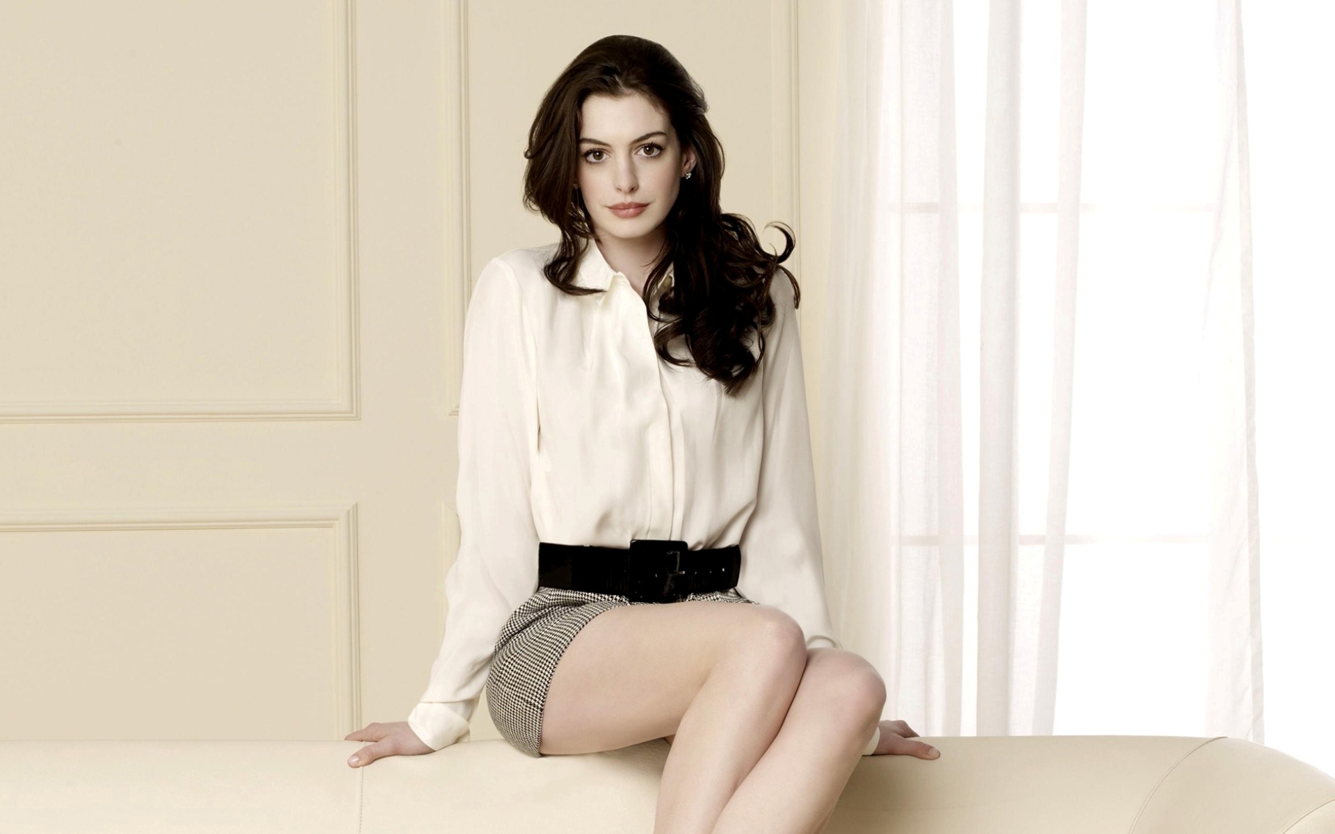 Laden Sie das Anne Hathaway, Berühmtheiten-Bild kostenlos auf Ihren PC-Desktop herunter