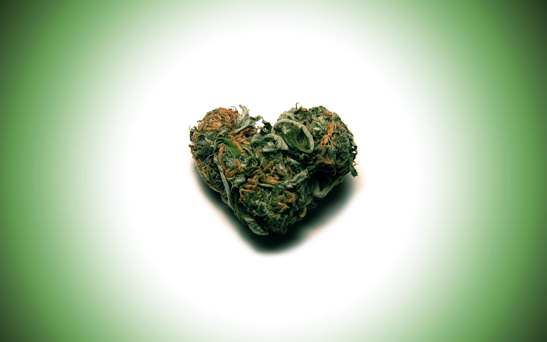 739168 скачать обои марихуана, художественные, сердце, трава, зеленый, растение - заставки и картинки бесплатно