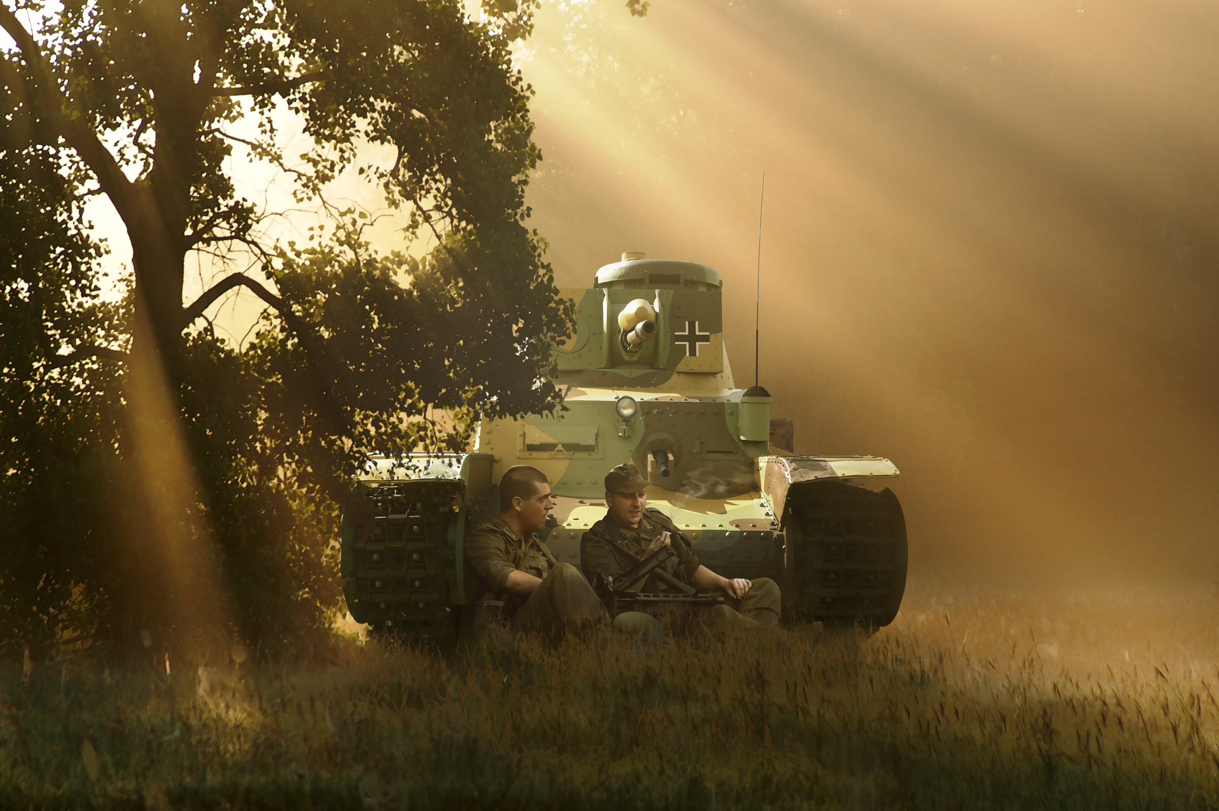Handy-Wallpaper Panzer, Militär, Soldat, Sonnenstrahl kostenlos herunterladen.