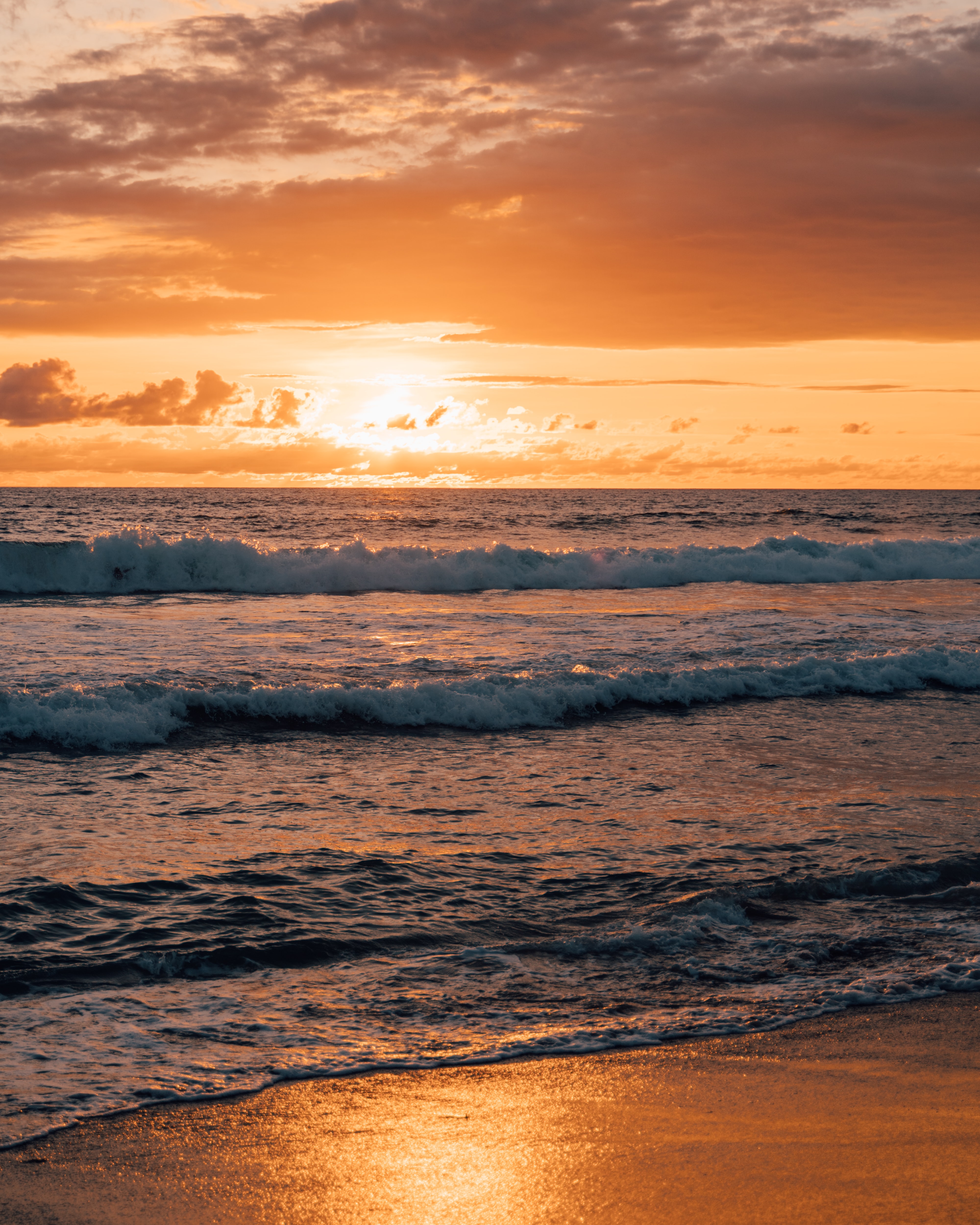 Handy-Wallpaper Natur, Sunset, Waves, Sea, Strand kostenlos herunterladen.