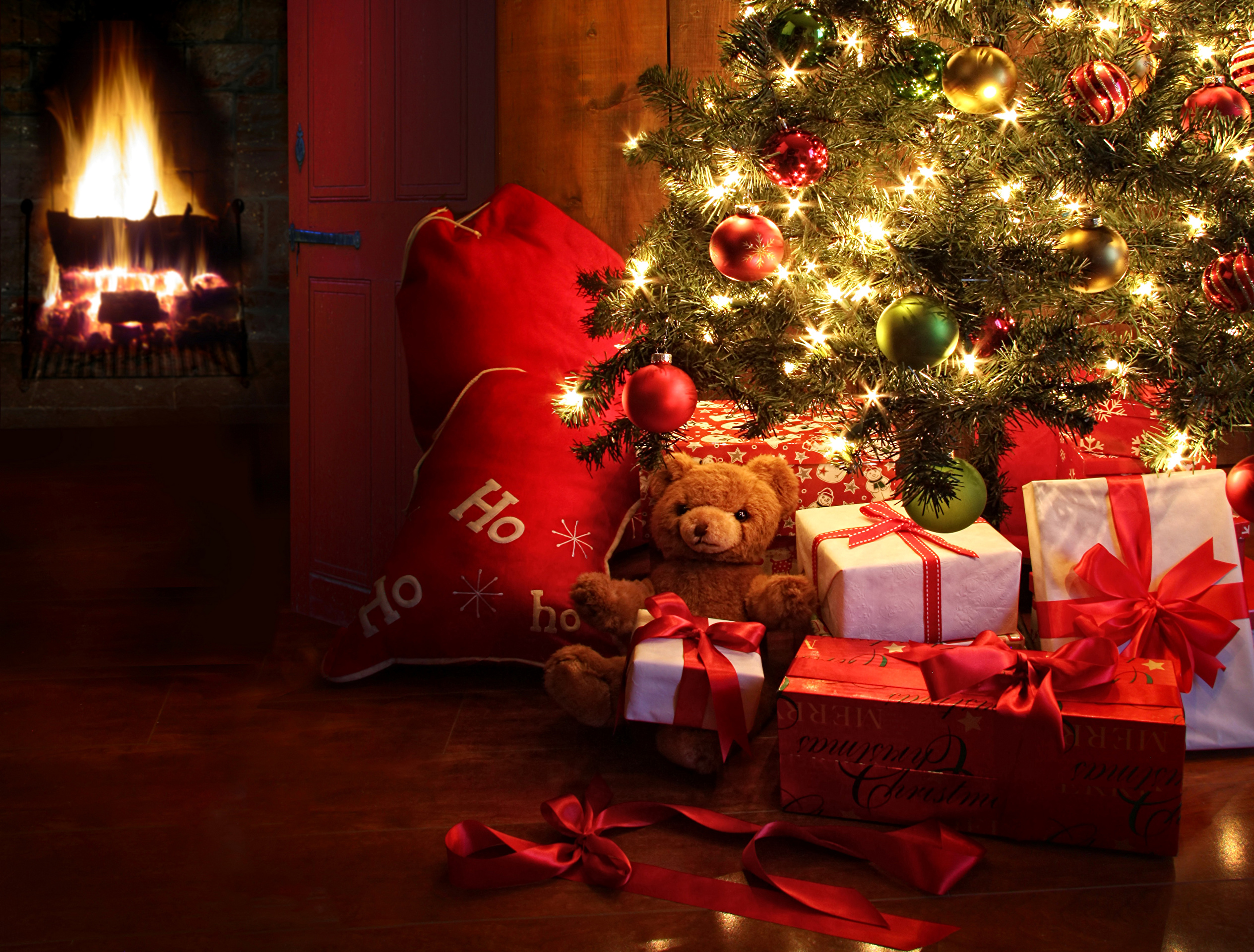PCデスクトップにクリスマス, テディベア, 贈り物, クリスマスツリー, 暖炉, クリスマスオーナメント, ホリデー, クリスマスのあかり画像を無料でダウンロード