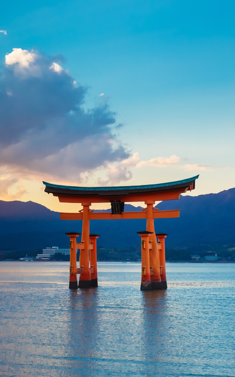 1360359 Hintergrundbild herunterladen religiös, itsukushima tor, torii, japan - Bildschirmschoner und Bilder kostenlos