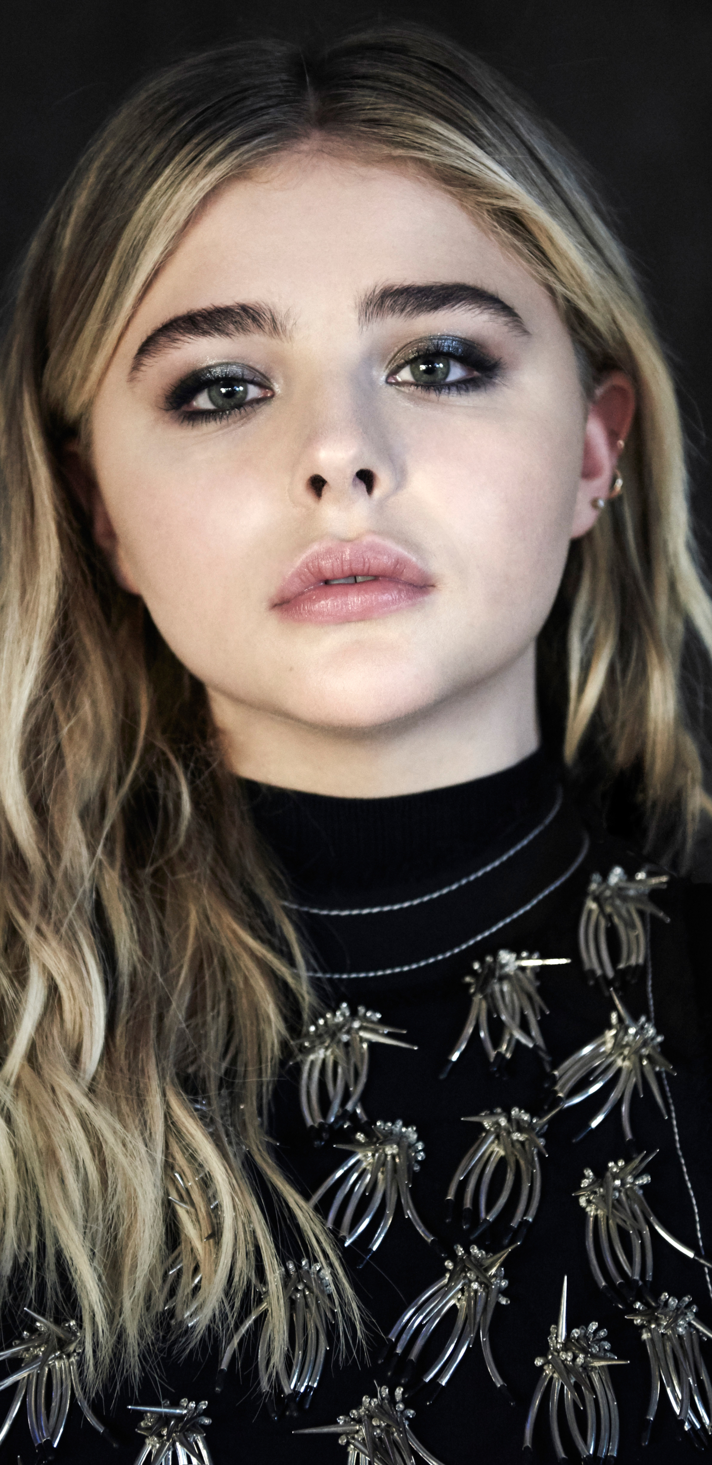 Descarga gratuita de fondo de pantalla para móvil de Rubio, Ojos Verdes, Americano, Celebridades, Actriz, Rubia, Chloe Grace Moretz.