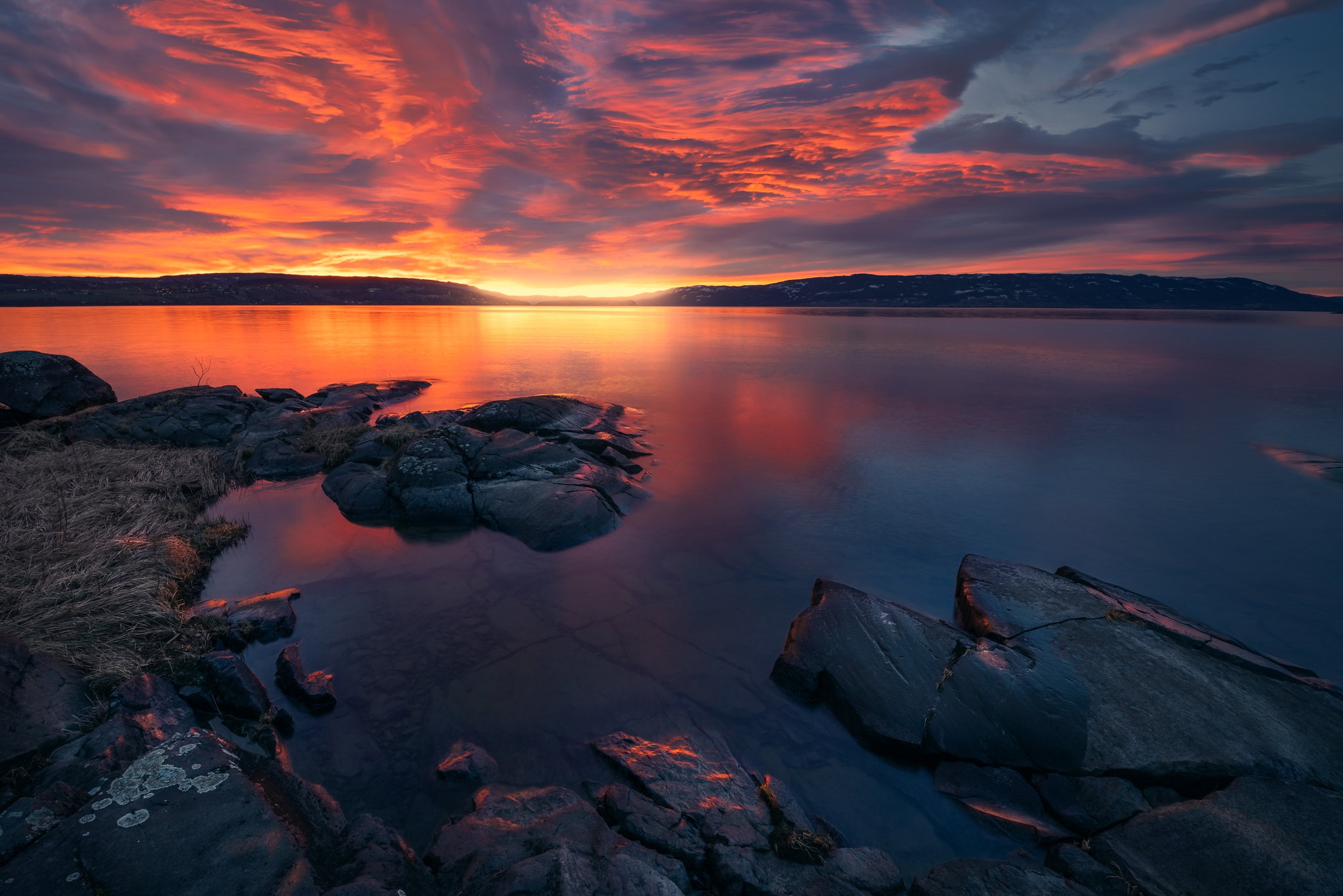 PCデスクトップに湖, 地平線, 山, 日の出, 地球, 結石, ノルウェー画像を無料でダウンロード
