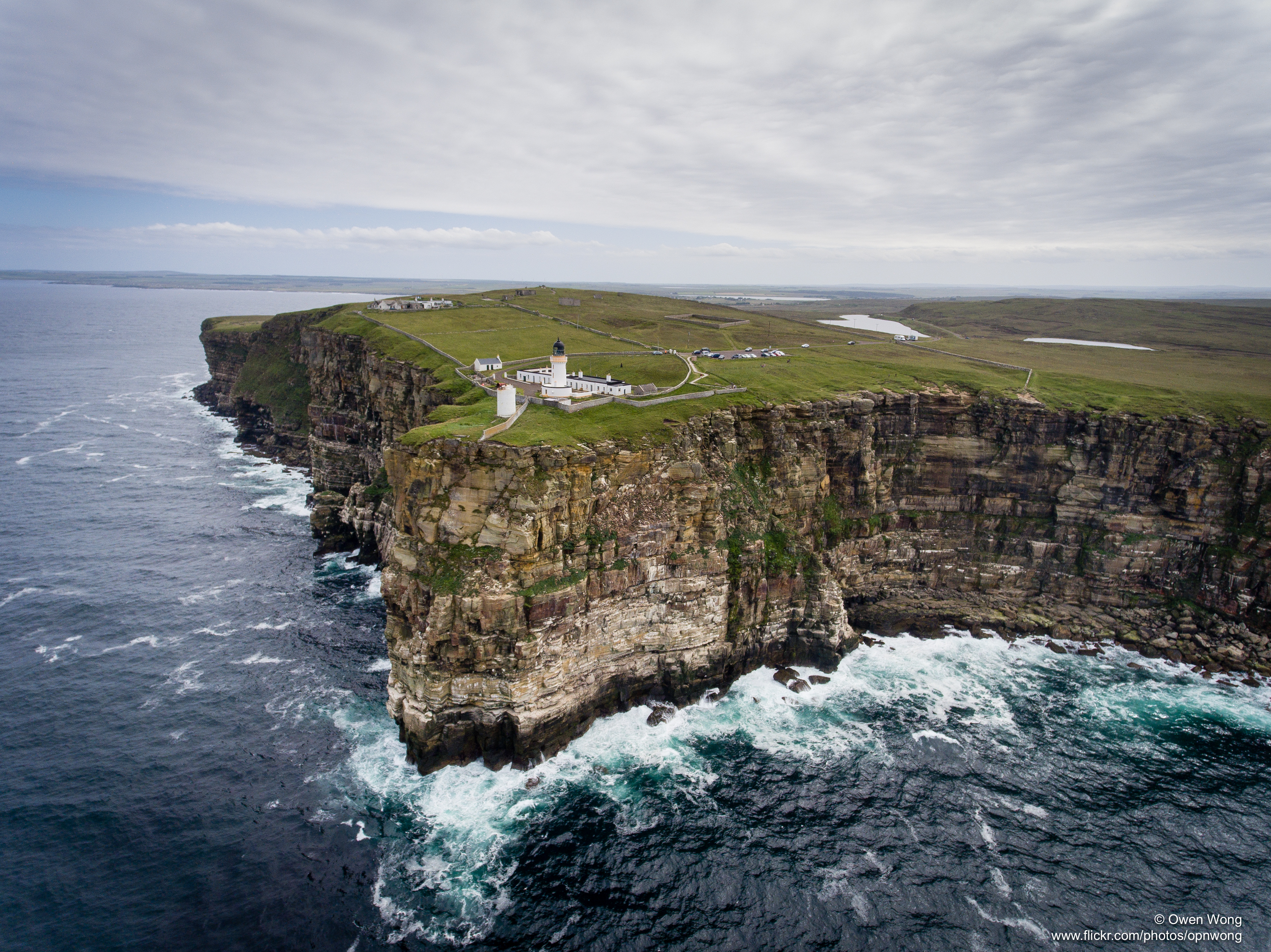 Free download wallpaper Cliff, Lighthouse, Man Made on your PC desktop