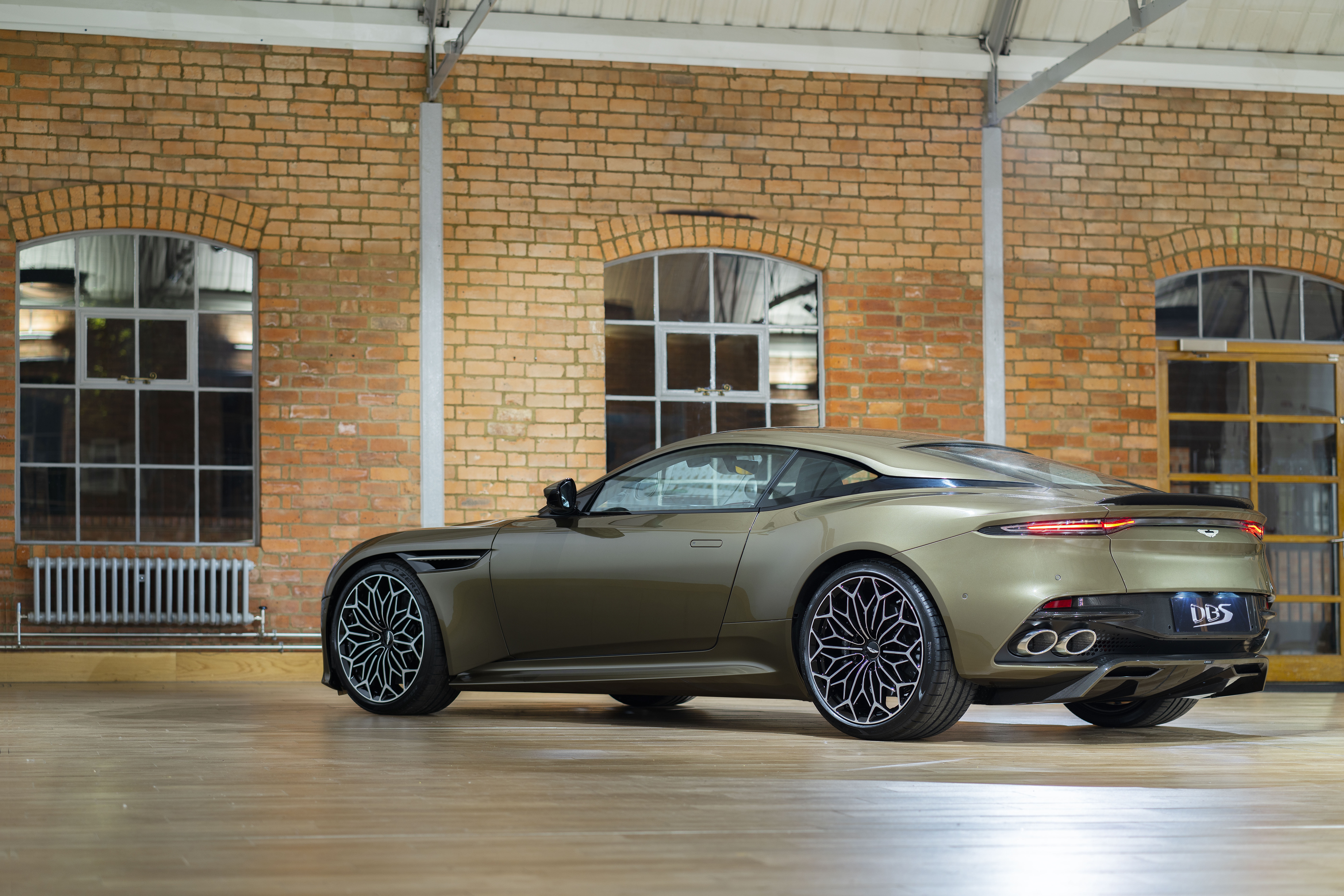 Laden Sie Aston Martin Dbs Superleggera Ohmss Edition HD-Desktop-Hintergründe herunter