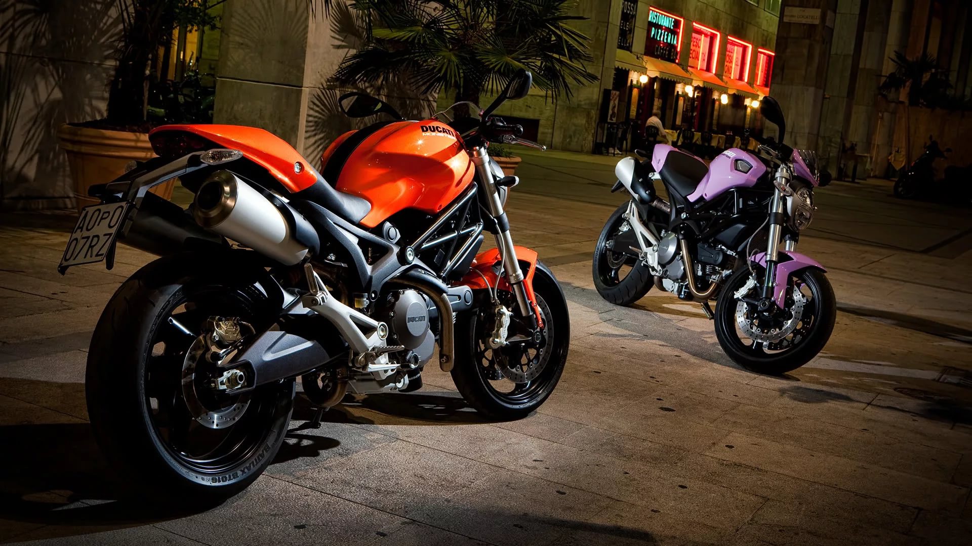 Завантажити шпалери Ducati Monster 696 на телефон безкоштовно