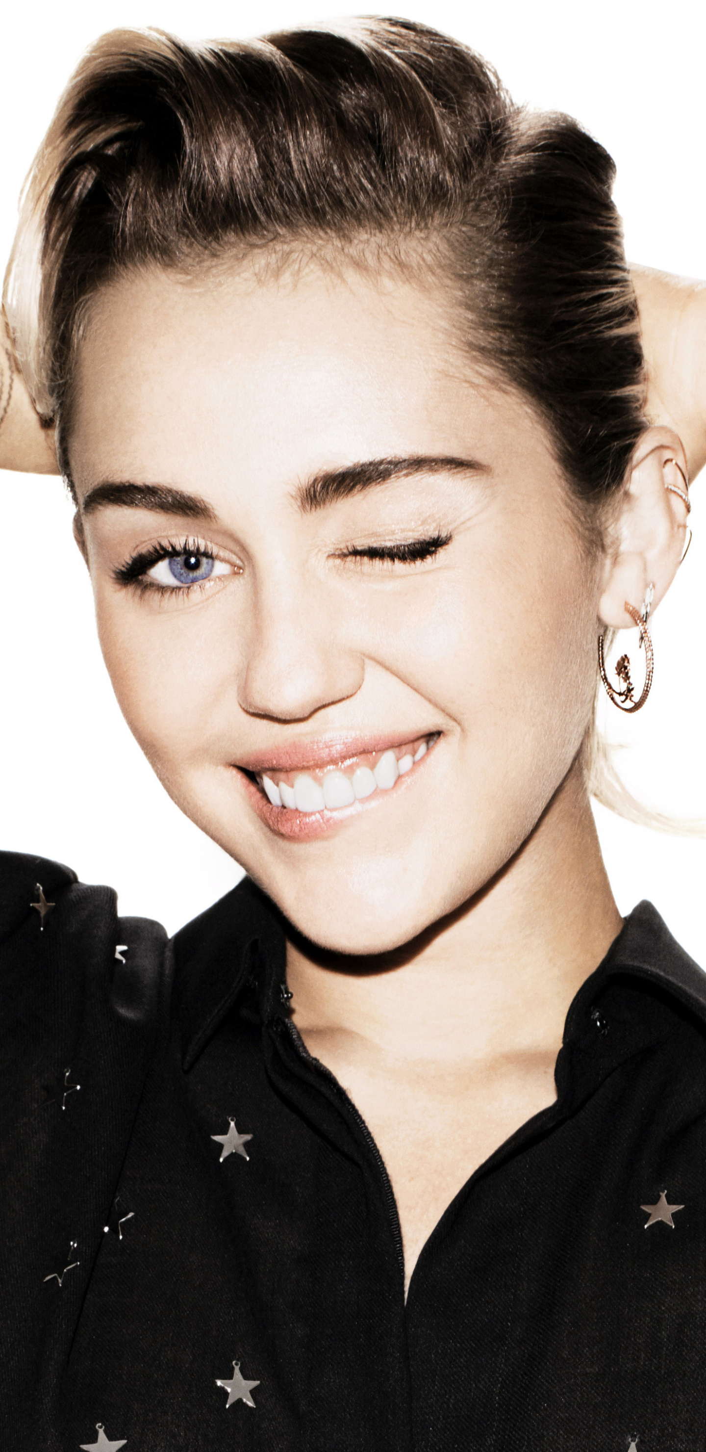 Download mobile wallpaper Music, Smile, Tattoo, Singer, Brunette, Blue Eyes, American, Wink, Miley Cyrus, Actress for free.