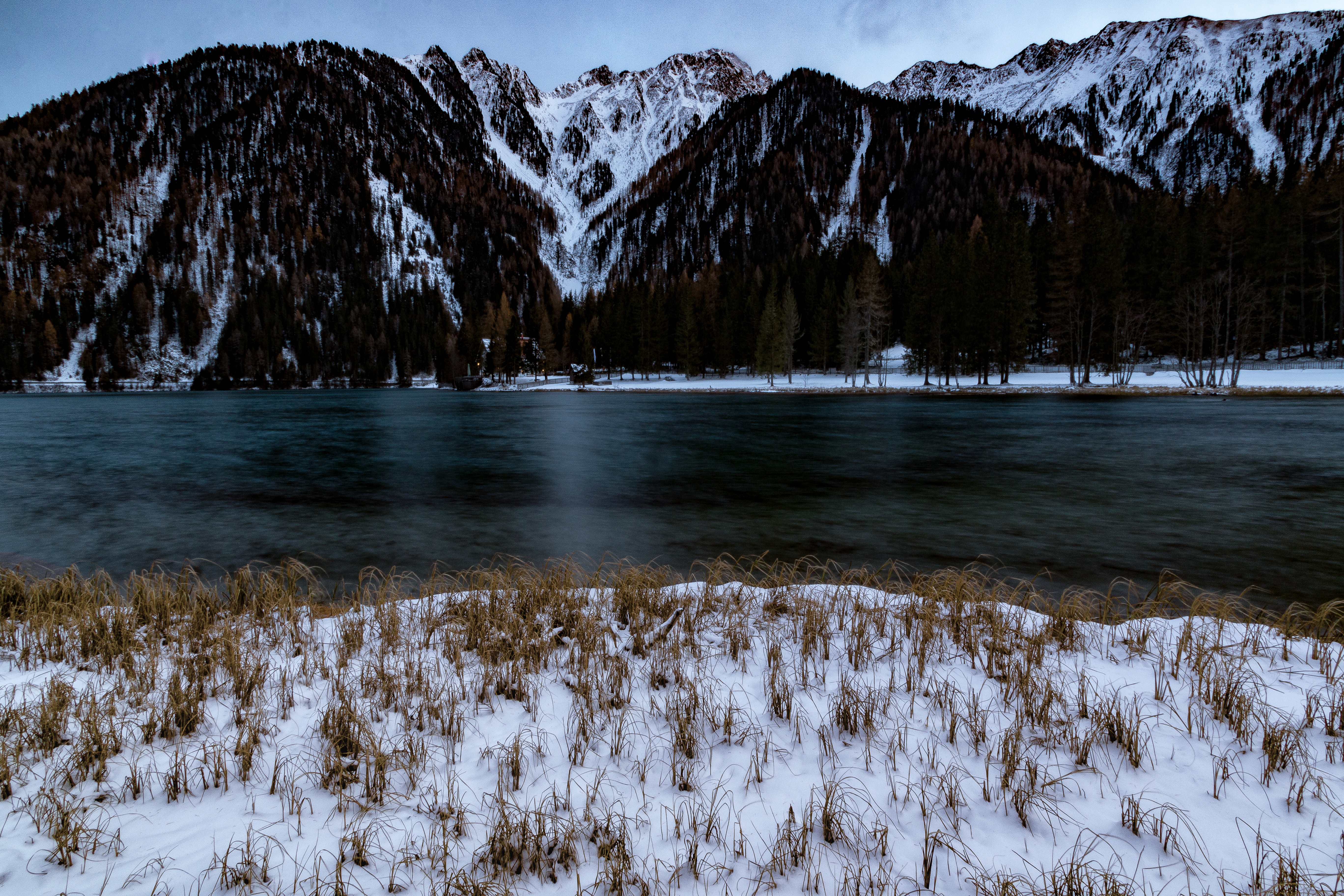 Descarga gratis la imagen Invierno, Naturaleza, Montañas, Nieve, Orilla, Banco en el escritorio de tu PC