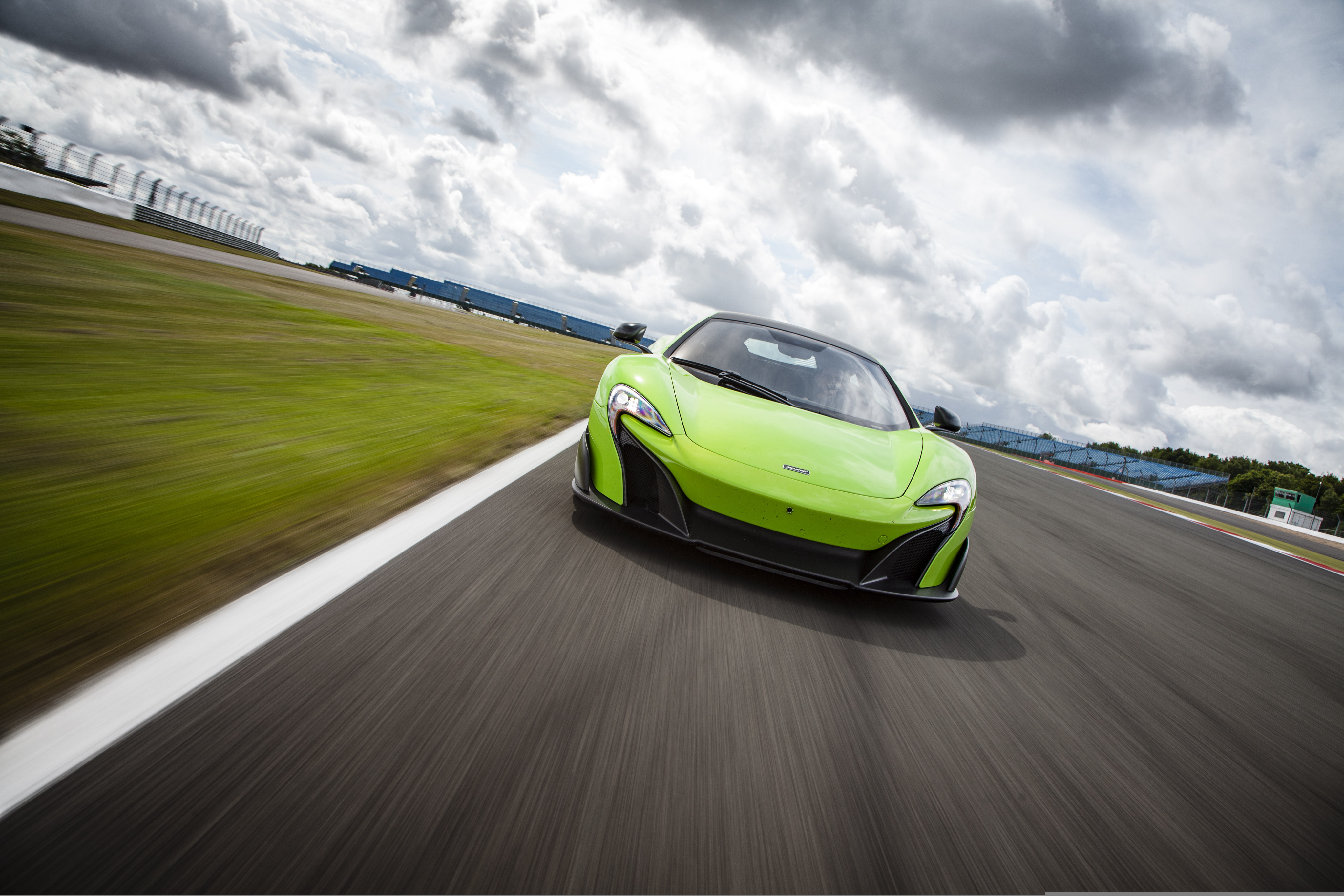 Baixe gratuitamente a imagem Mclaren, Carro, Super Carro, Veículos, Carro Verde, Mclaren 675Lt na área de trabalho do seu PC