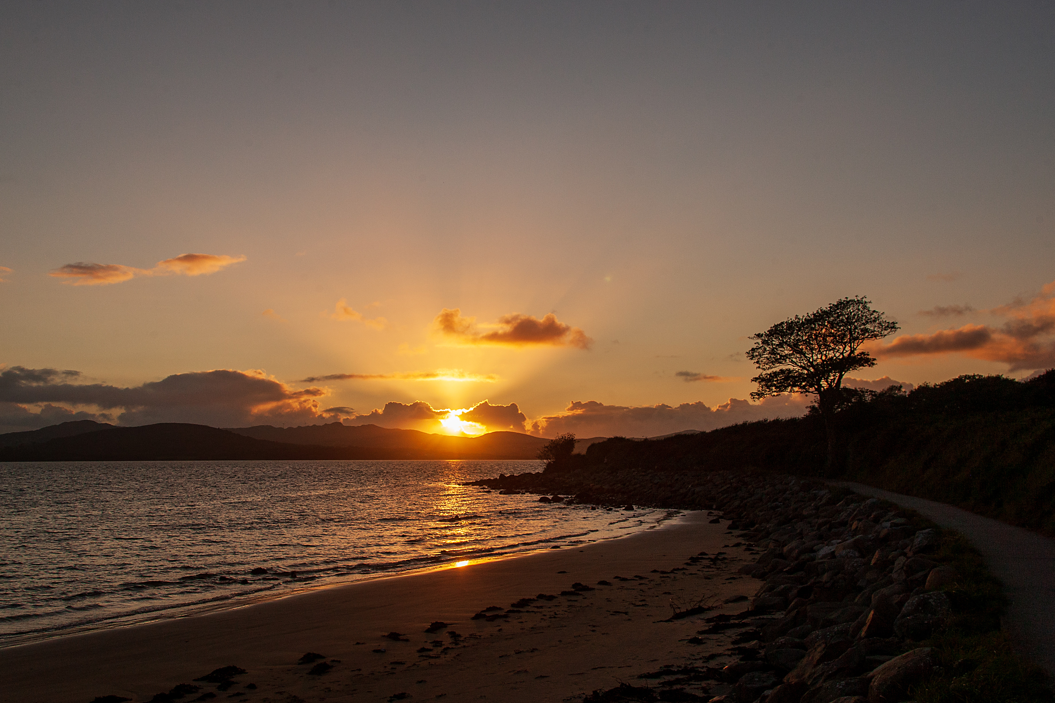 Laden Sie das Natur, Sunset, Sun, Clouds, Küste, Sea-Bild kostenlos auf Ihren PC-Desktop herunter
