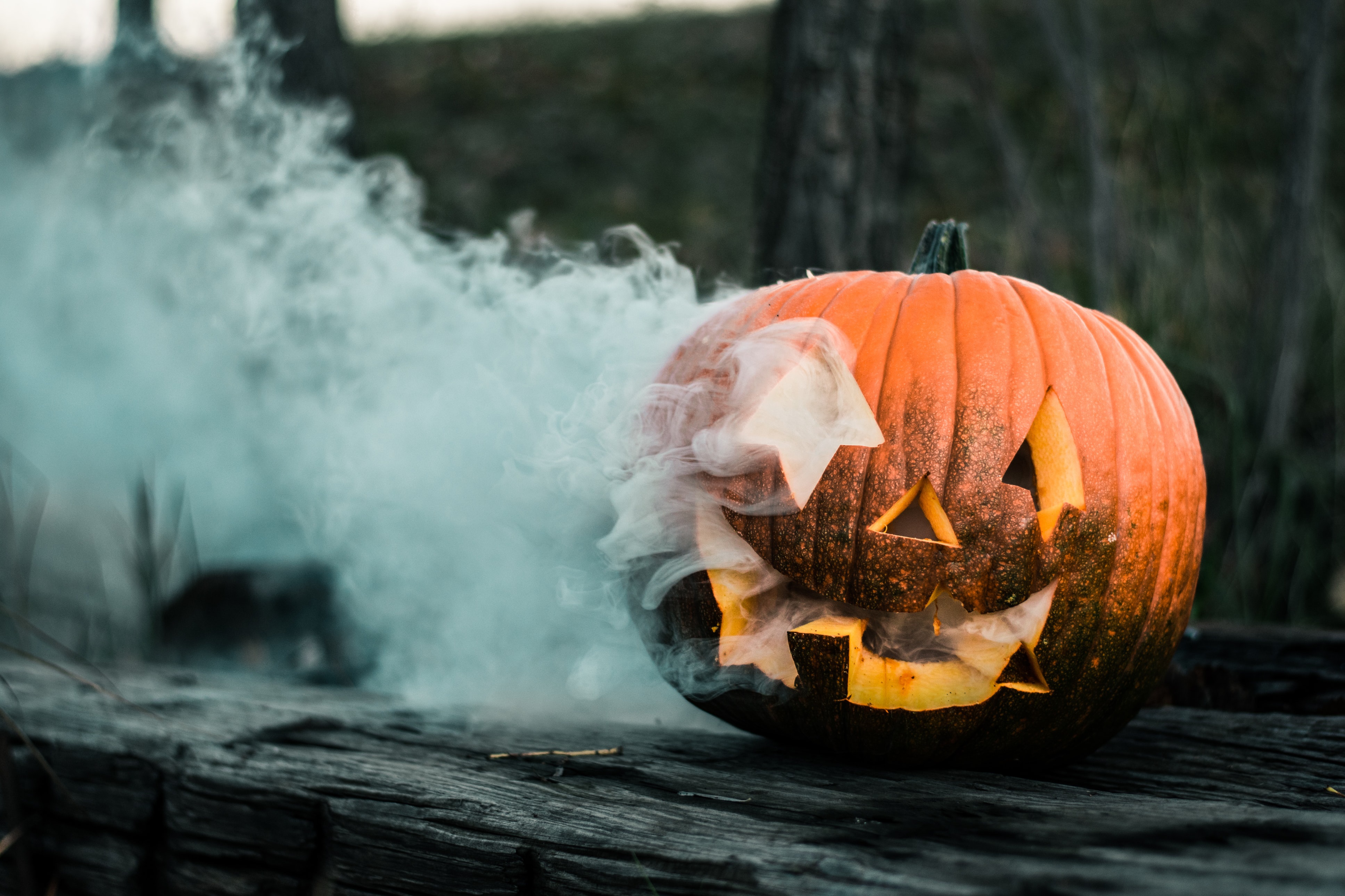 Download mobile wallpaper Halloween, Smoke, Holiday, Jack O' Lantern for free.