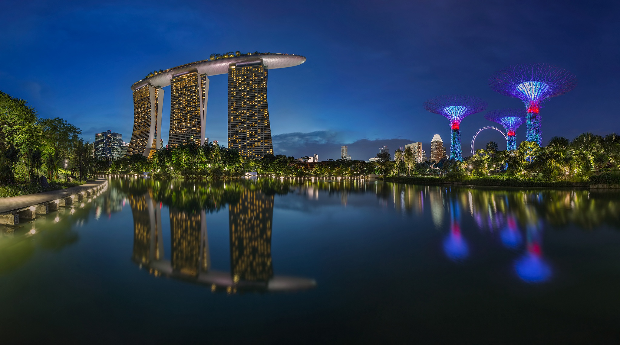 Laden Sie das Gebäude, Singapur, Hotel, Nacht, Menschengemacht, Spiegelung, Marina Bay Sands-Bild kostenlos auf Ihren PC-Desktop herunter