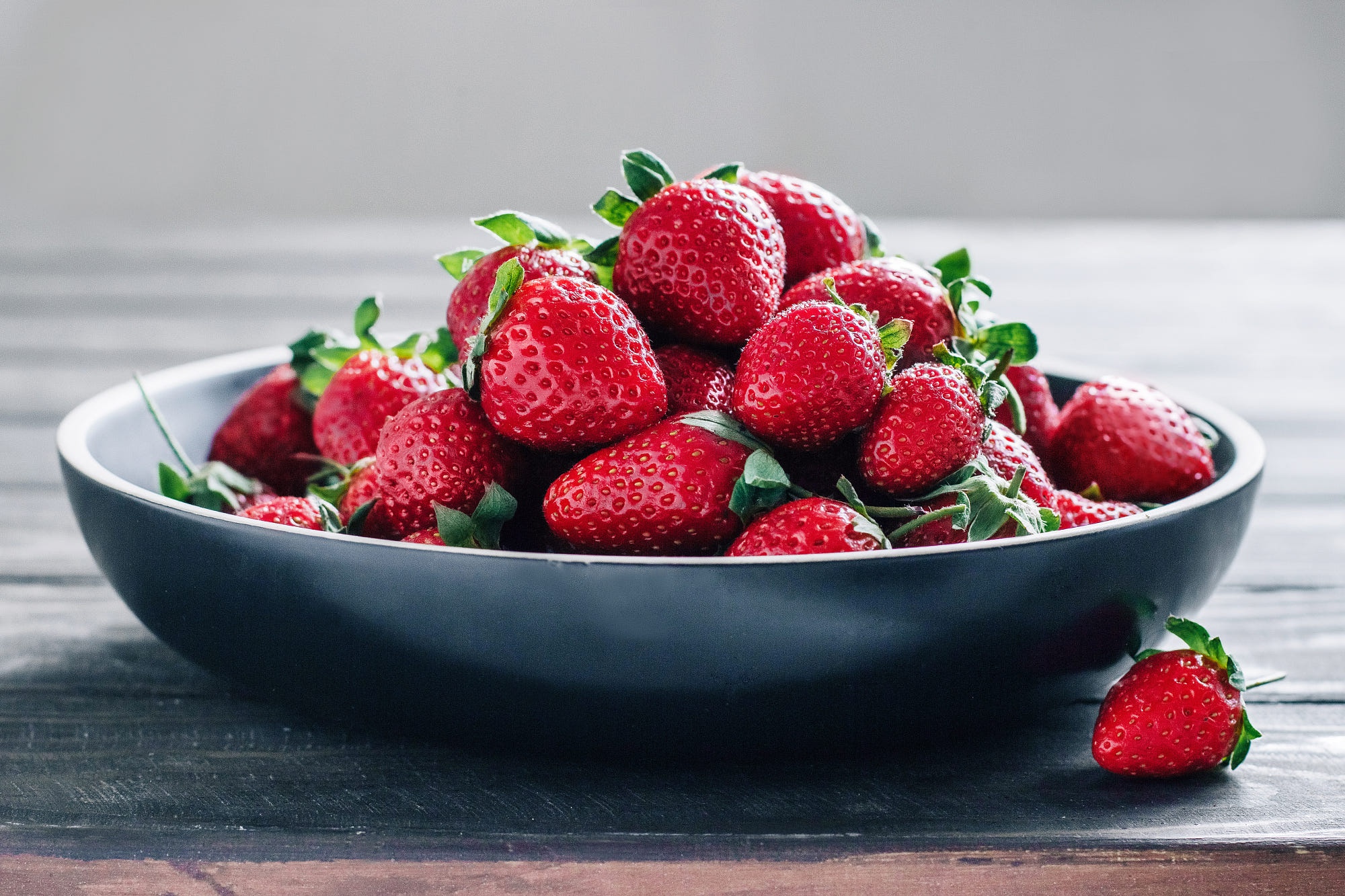 Descarga gratuita de fondo de pantalla para móvil de Frutas, Fresa, Baya, Alimento.