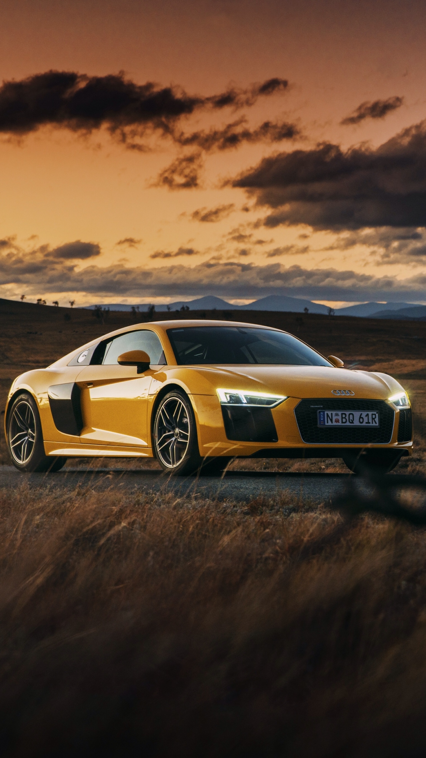 Baixe gratuitamente a imagem Audi, Carro, Super Carro, Audi R8, Veículo, Veículos, Carro Amarelo, Audi R8 V10 na área de trabalho do seu PC