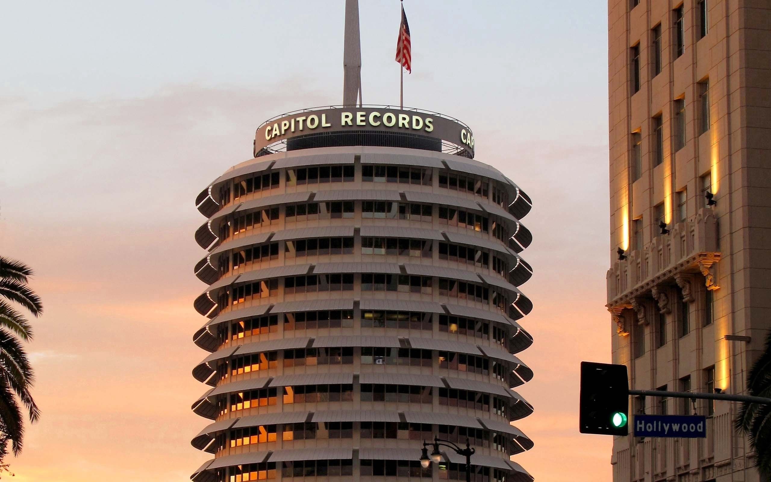 Завантажити шпалери Вежа Capitol Records на телефон безкоштовно