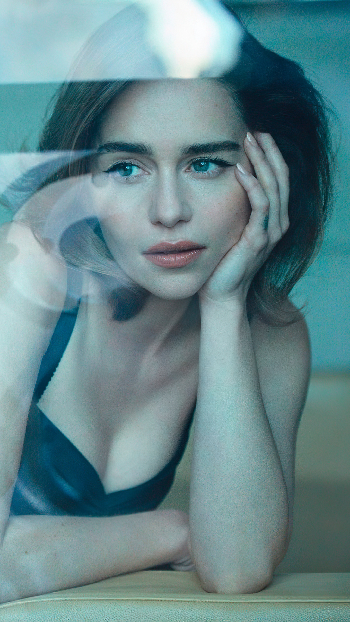 Descarga gratuita de fondo de pantalla para móvil de Celebridades, Emilia Clarke.