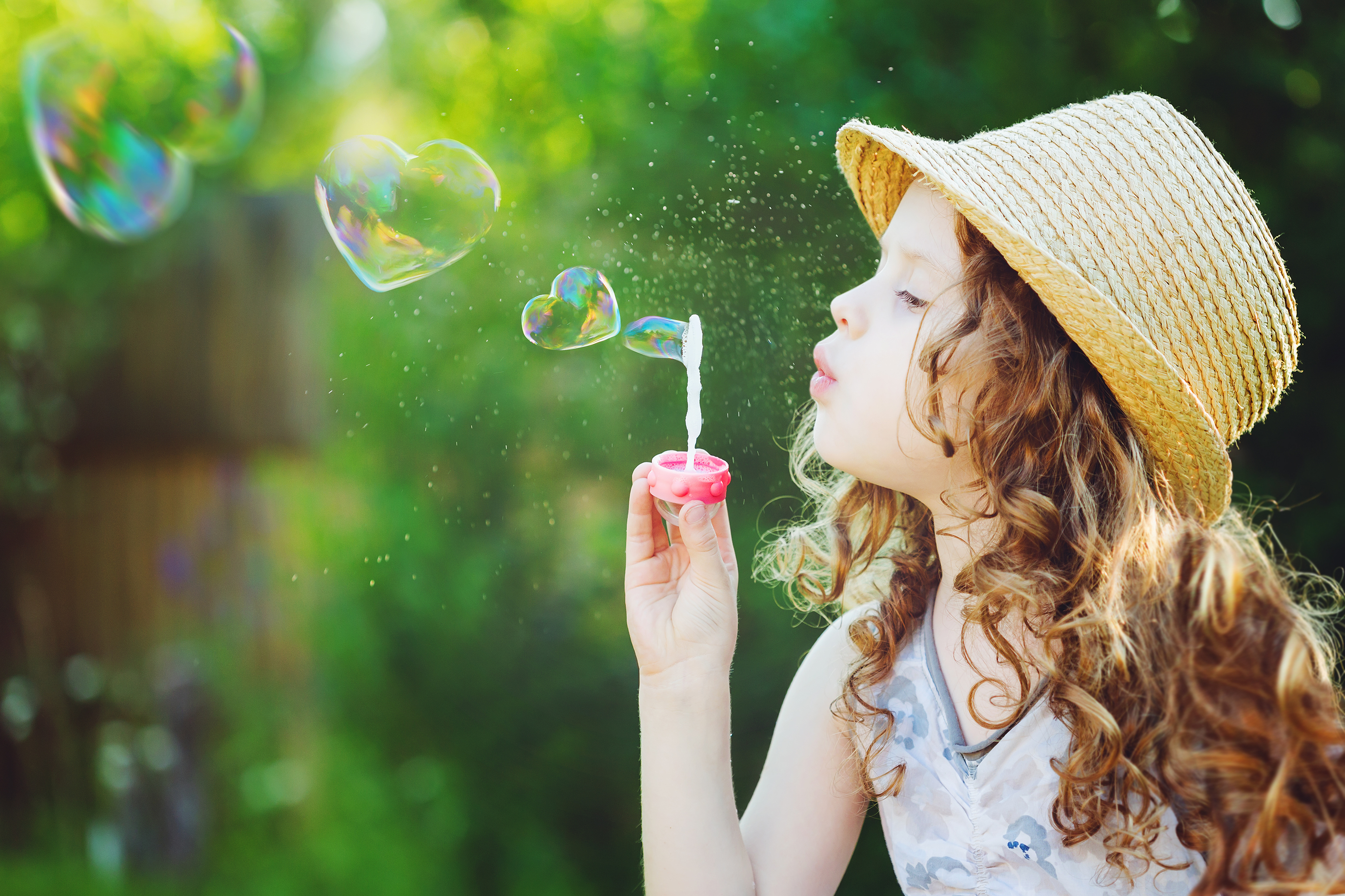 1526305 télécharger le fond d'écran bulle, photographie, enfant, bokeh, brune, chapeau, en forme de coeur, petite fille - économiseurs d'écran et images gratuitement