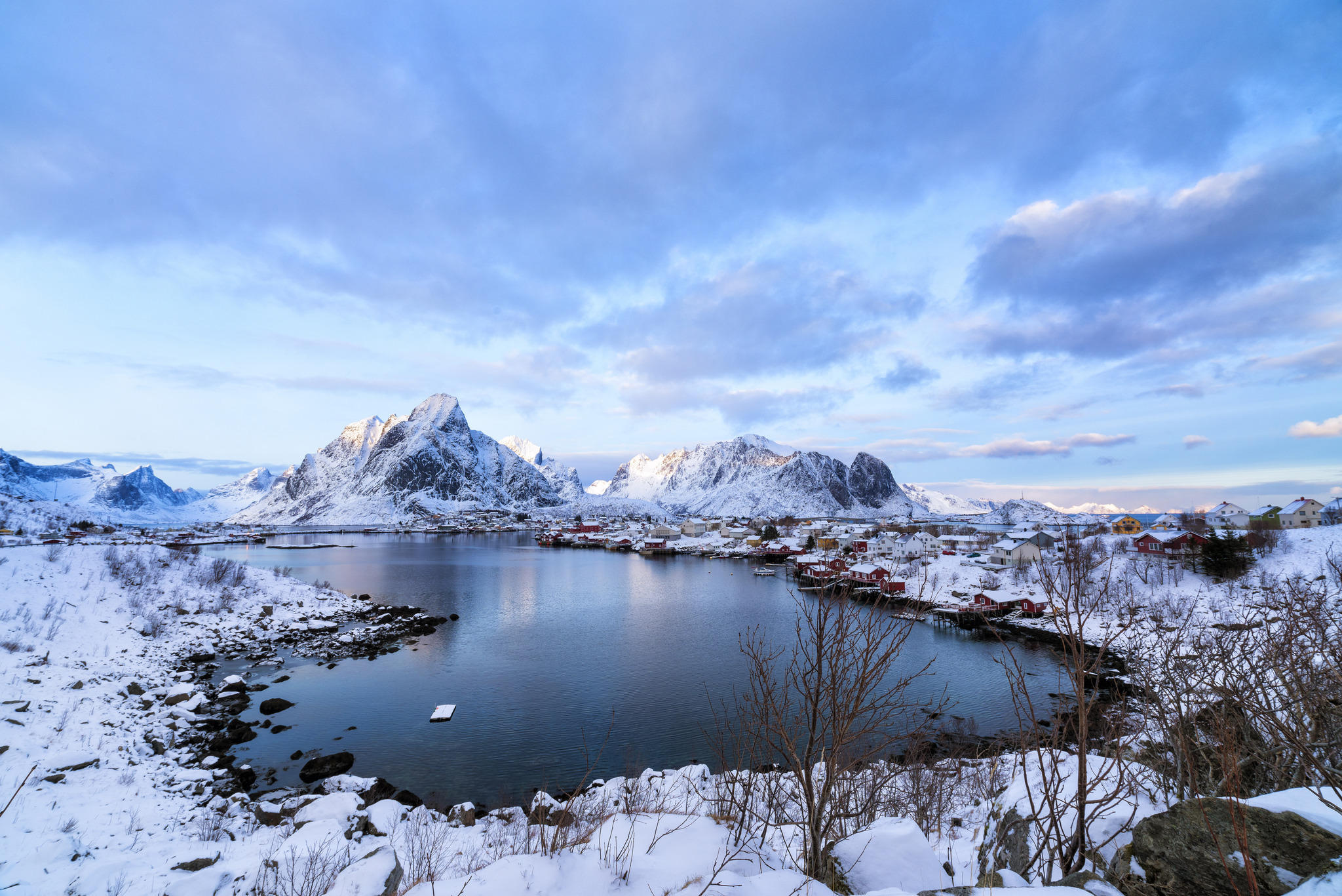 101386 скачать картинку зима, природа, горы, озеро, норвегия, лофотен - обои и заставки бесплатно