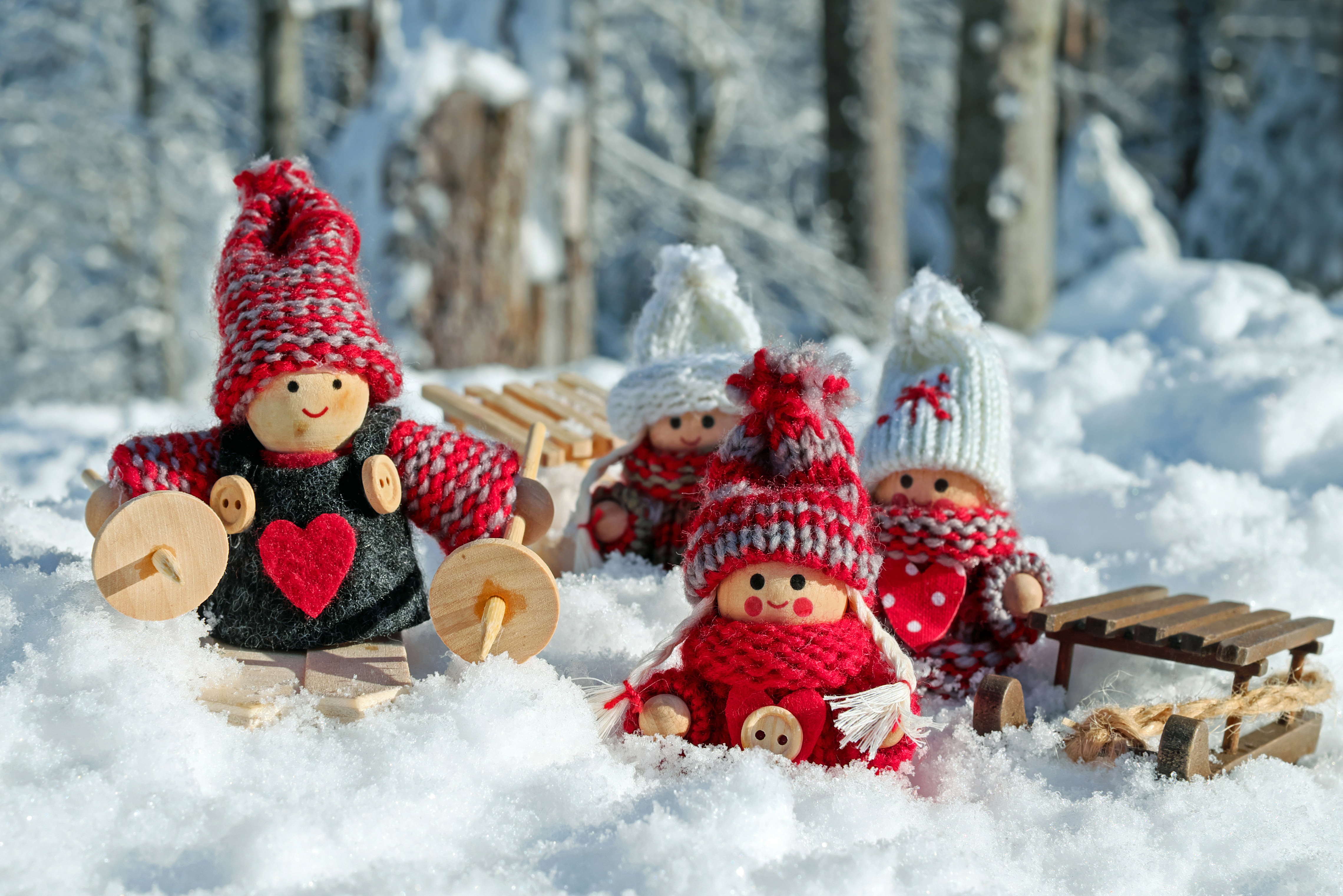 Free download wallpaper Winter, Snow, Toy, Man Made on your PC desktop