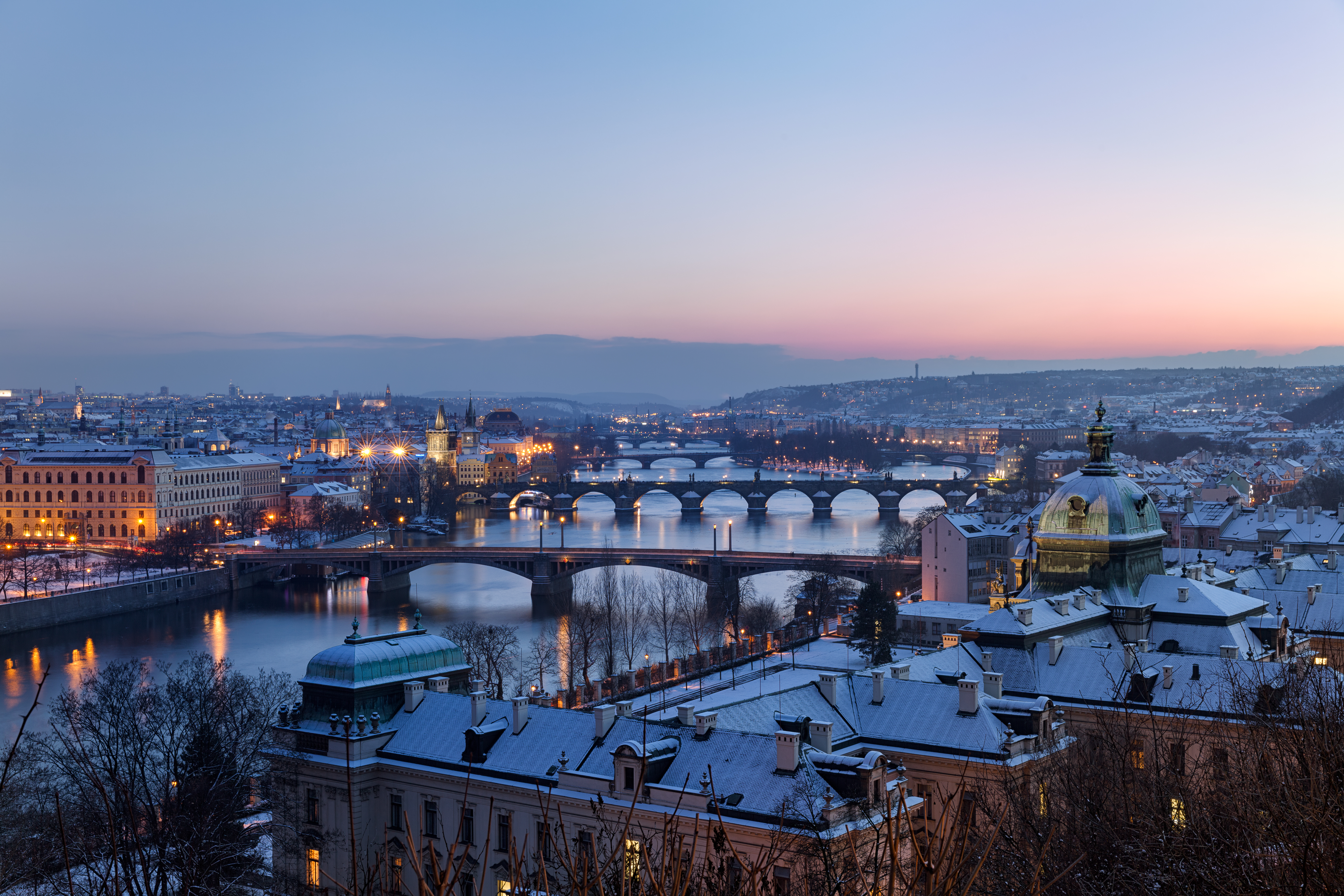 1522953壁紙のダウンロードマンメイド, プラハ, チェコ共和国, 川, ヴルタヴァ, 冬, 都市-スクリーンセーバーと写真を無料で