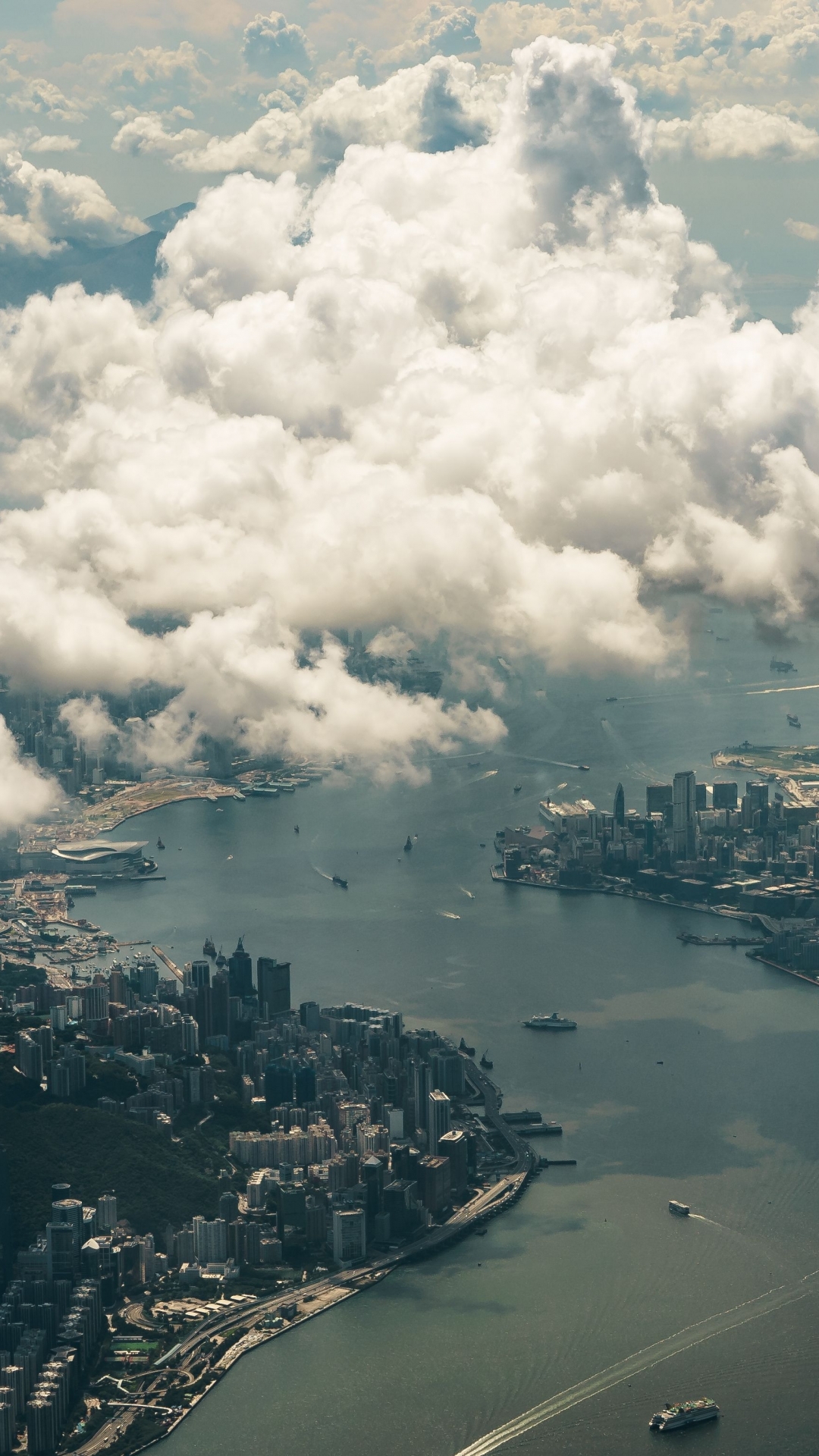 Скачать картинку Города, Облака, Город, Городской Пейзаж, Облако, Гонконг, Воздушный, Антенна, Сделано Человеком в телефон бесплатно.