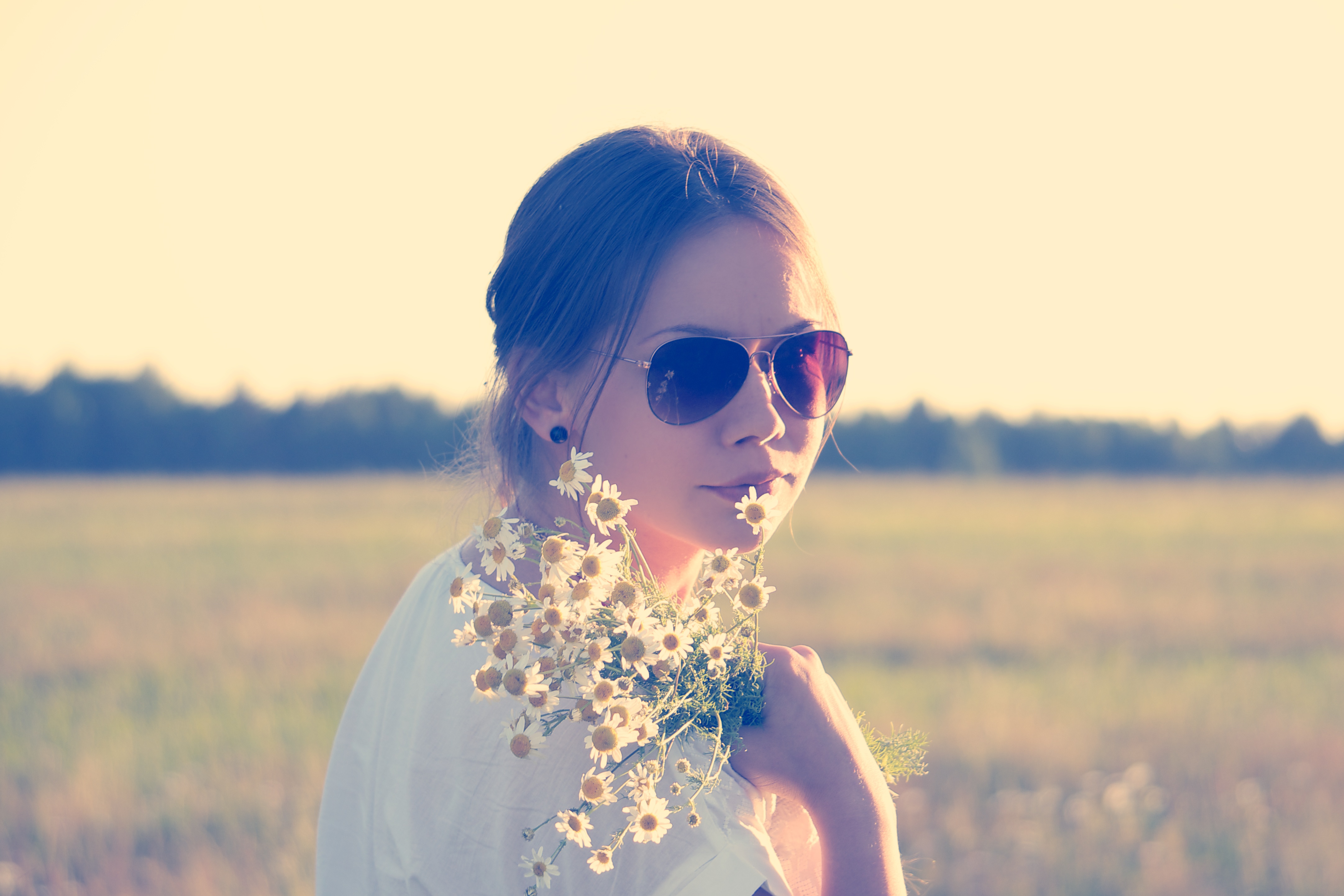 Free download wallpaper Flower, Field, Mood, Blonde, Sunny, Photography, Sunglasses, Women, Outdoor on your PC desktop