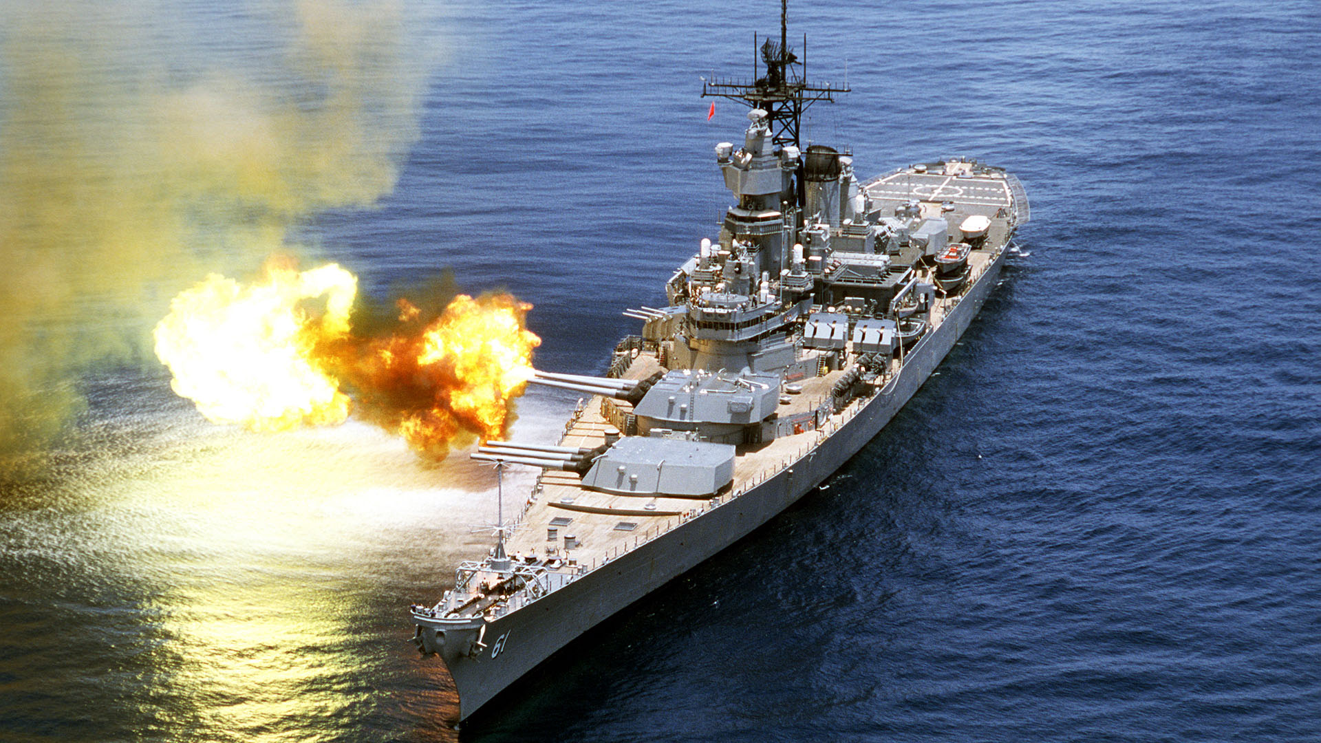 Популярні заставки і фони Військовий Корабель на комп'ютер