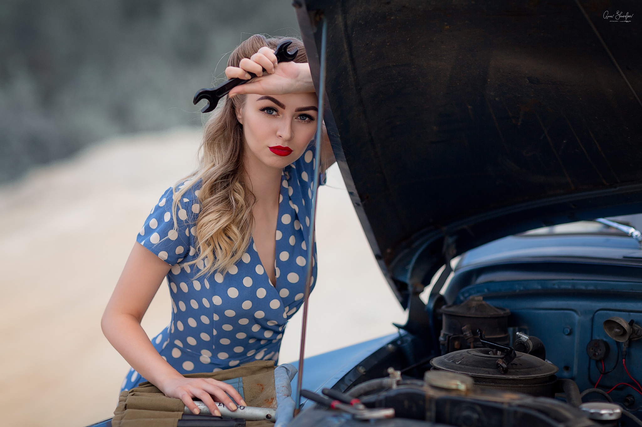 Téléchargez gratuitement l'image Blond, Yeux Bleus, Robe, Femmes, Top Model, Rouge À Lèvres, Profondeur De Champ sur le bureau de votre PC