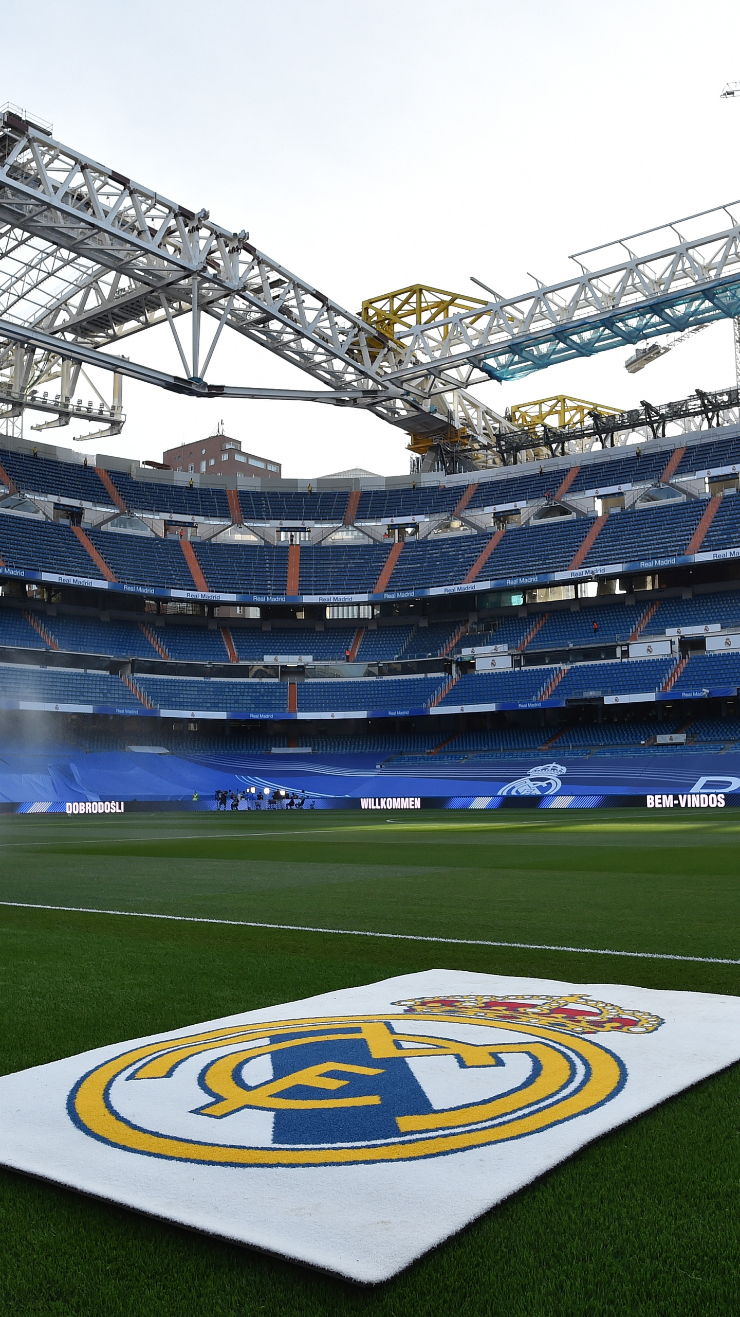Download mobile wallpaper Sports, Soccer, Real Madrid C F, Santiago Bernabeu Stadium for free.
