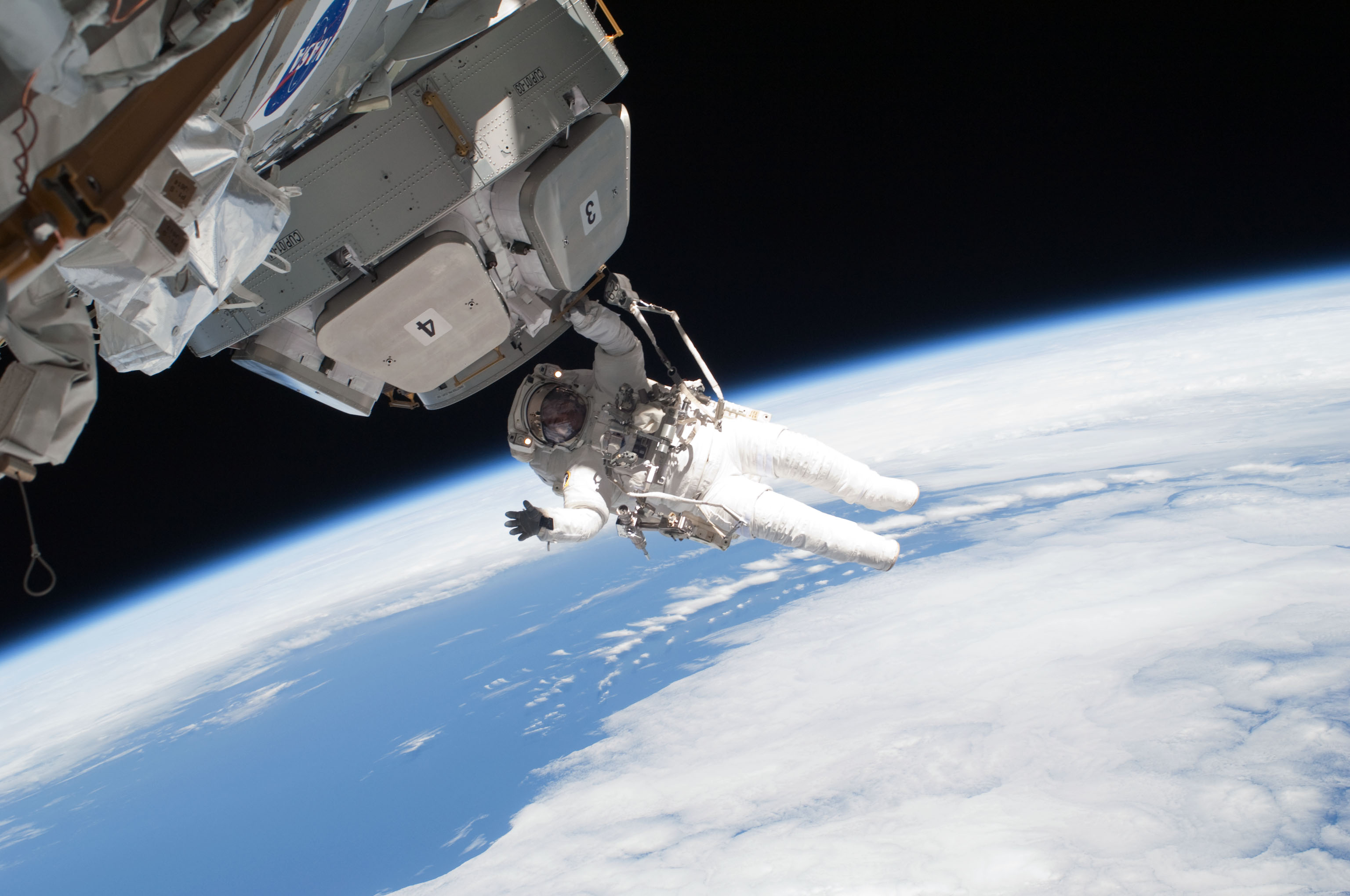 551187 descargar imagen estación espacial internacional, hecho por el hombre, nasa, astronauta, nicolas patricio, espacio: fondos de pantalla y protectores de pantalla gratis