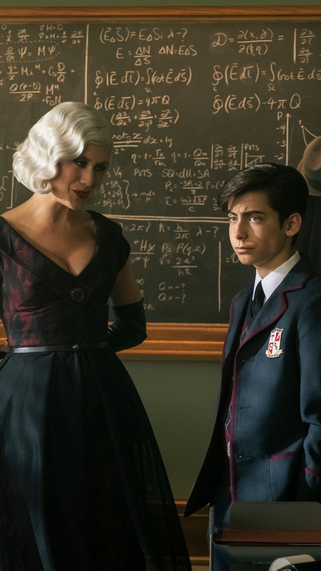number five (the umbrella academy), tv show, the umbrella academy, the handler (the umbrella academy), aidan gallagher, kate walsh