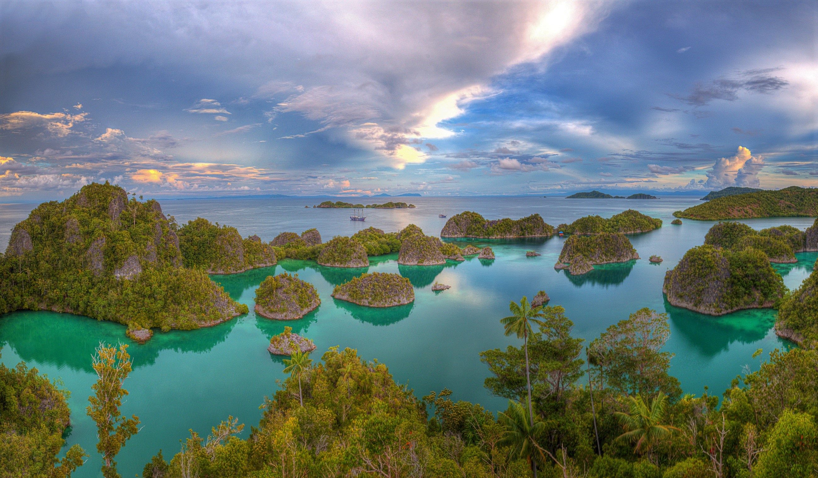 Скачать картинку Море, Горизонт, Океан, Остров, Индонезия, Бирюзовый, Земля/природа в телефон бесплатно.