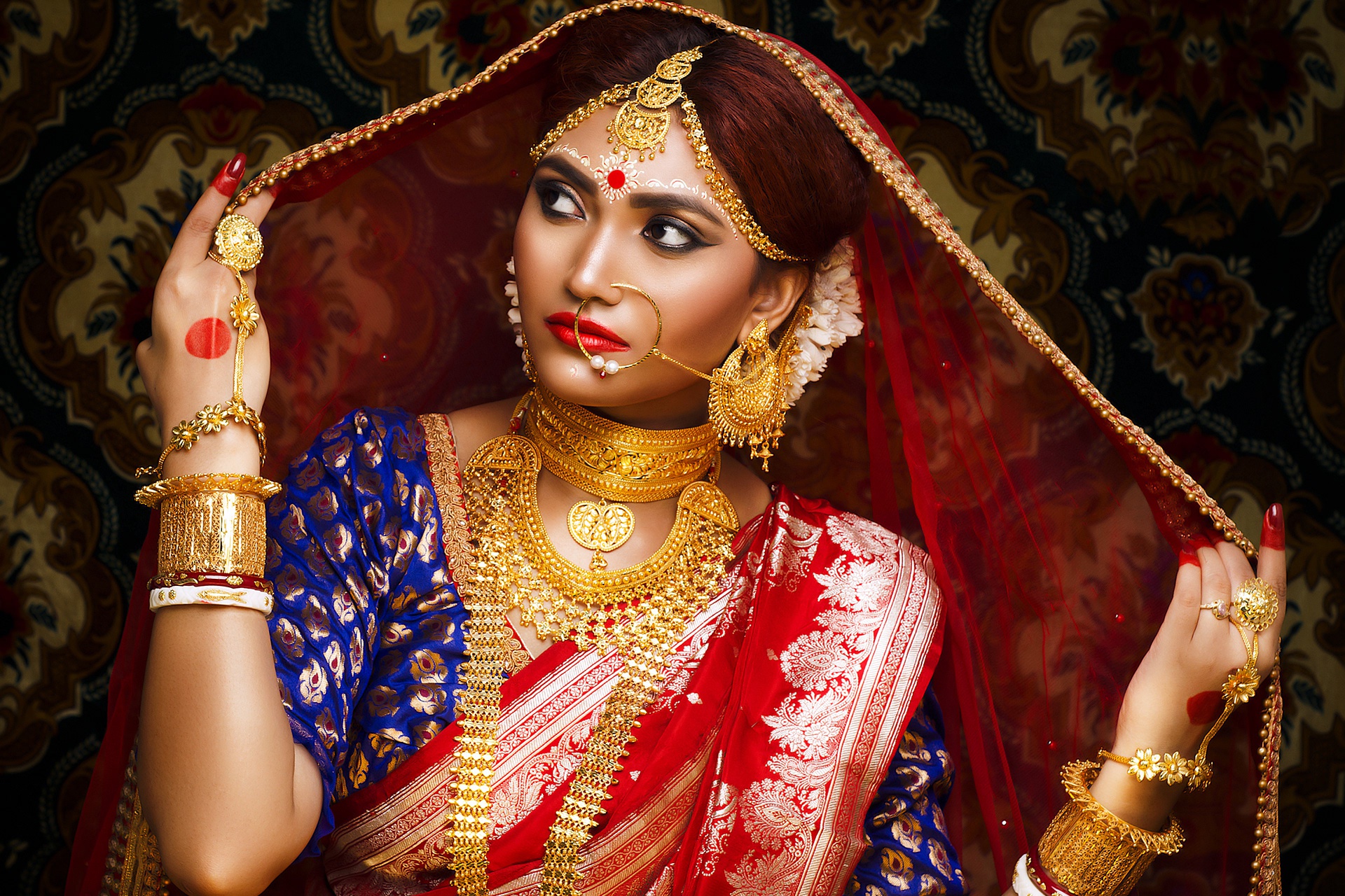 Laden Sie das Schmuck, Modell, Frauen, Indisch, Halskette, Lippenstift, Sari-Bild kostenlos auf Ihren PC-Desktop herunter