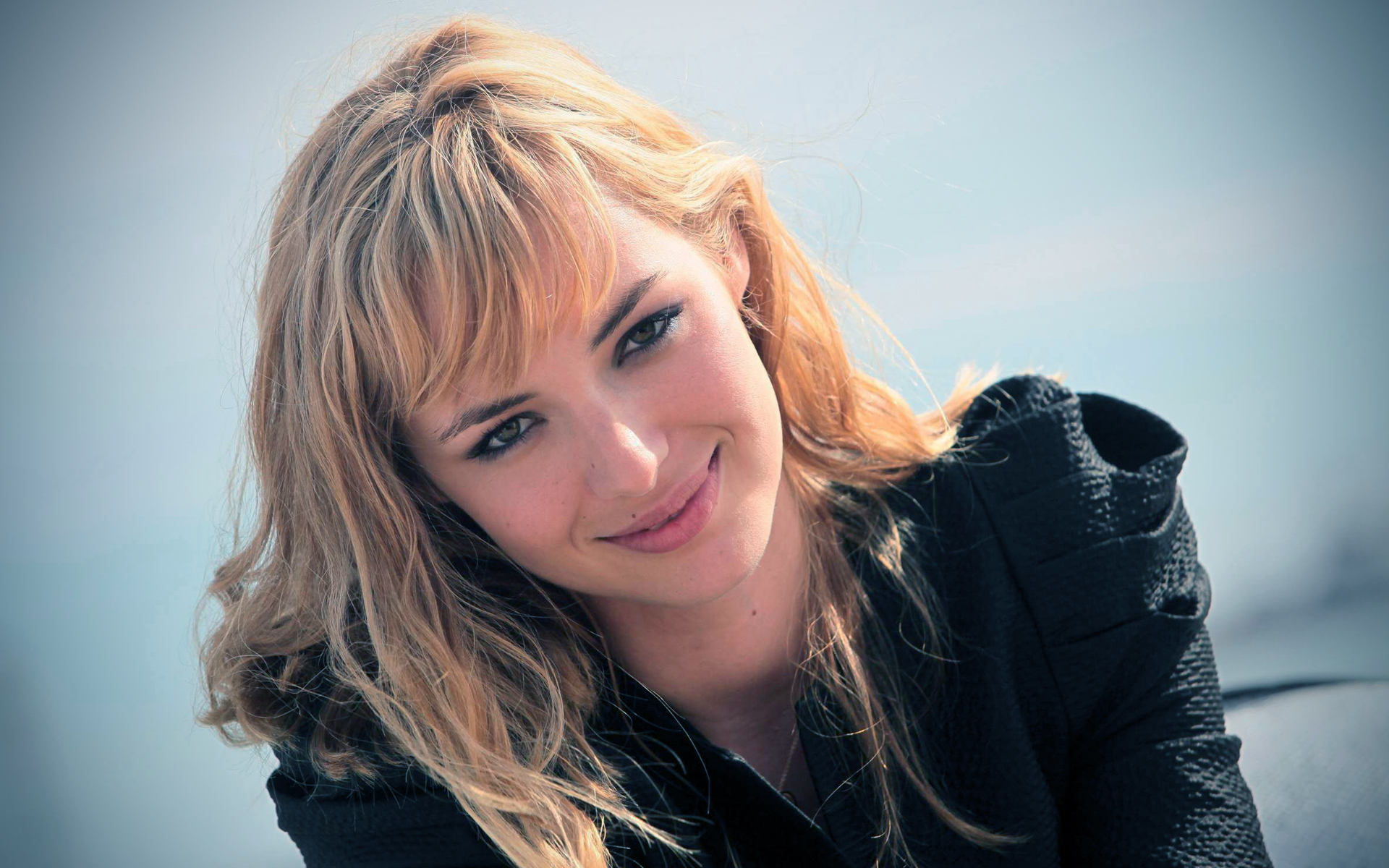 Free download wallpaper Women, Actress, French, Louise Bourgoin on your PC desktop
